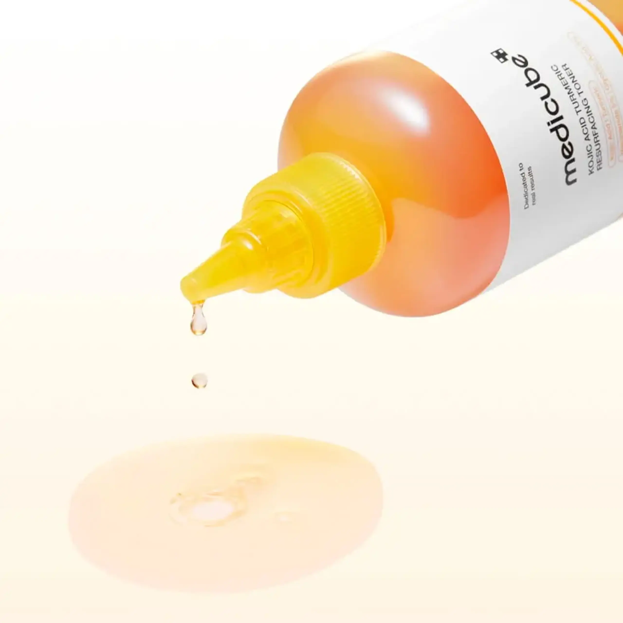 Toner exfoliant și iluminator cu Acid Kojic și Niacinamidă Medicube Kojic Acid Turmeric Resurfacing Toner 250 ml