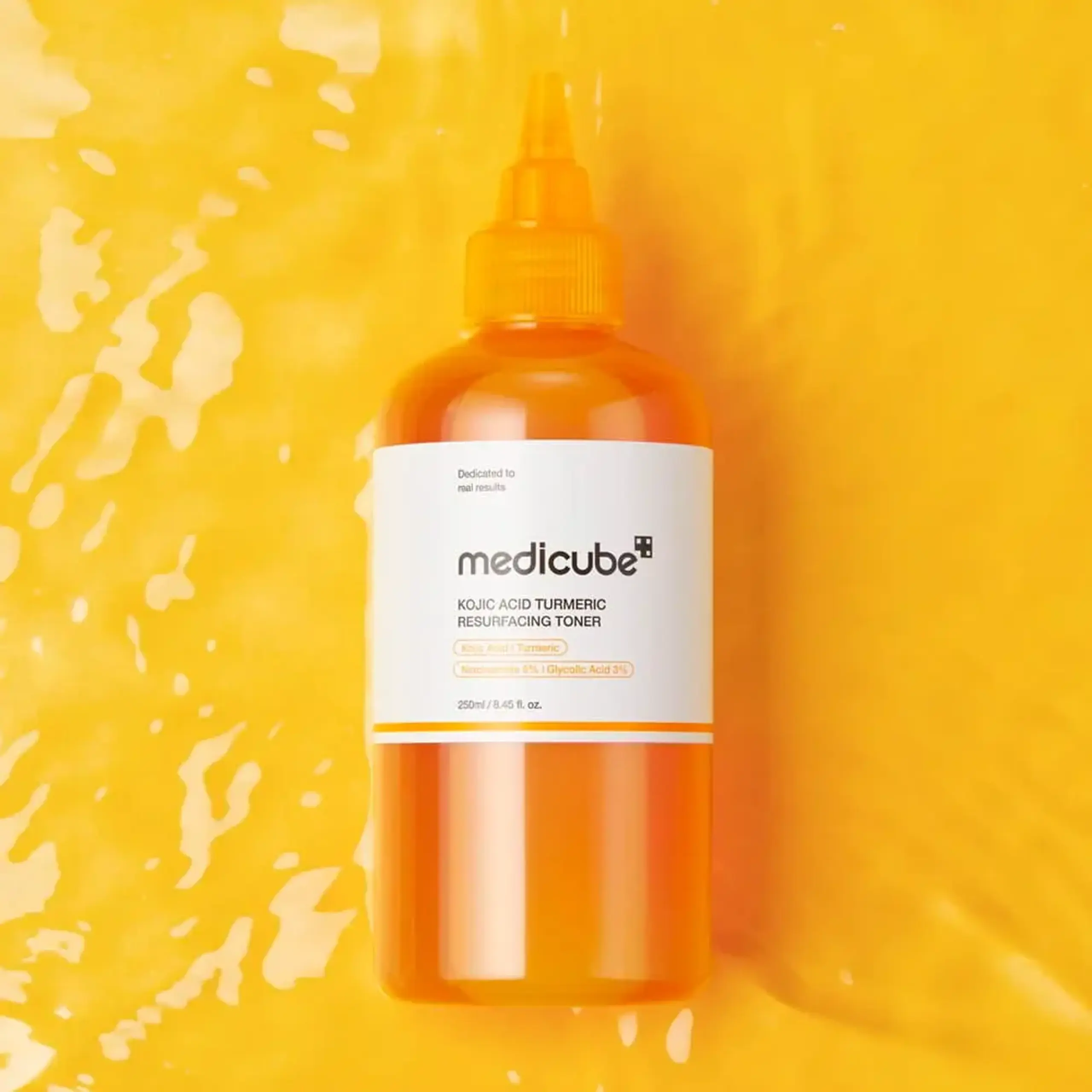 Toner exfoliant și iluminator cu Acid Kojic și Niacinamidă Medicube Kojic Acid Turmeric Resurfacing Toner 250 ml