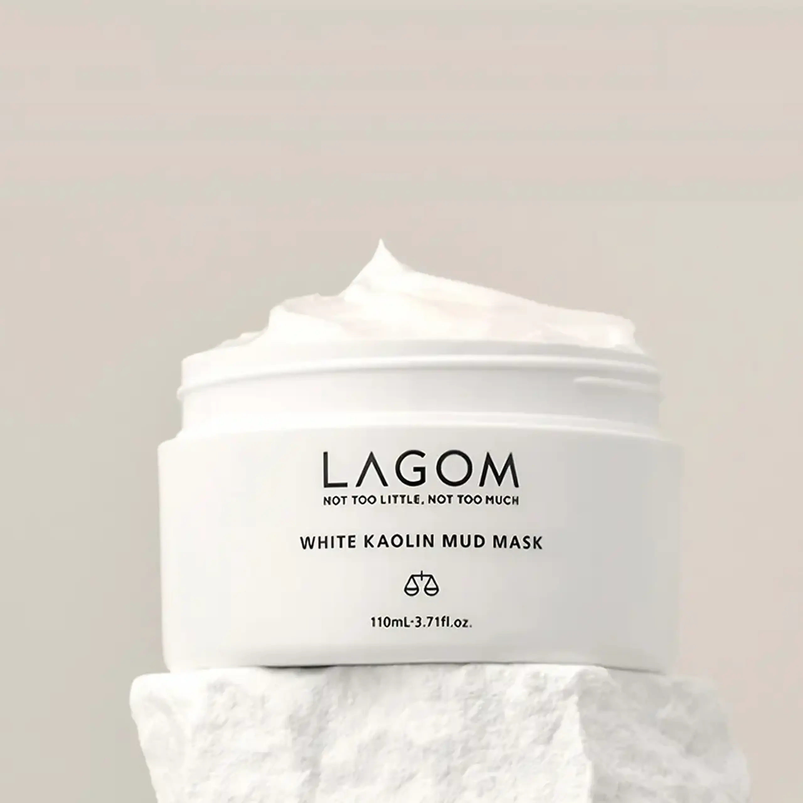 Mască purifiantă cu argilă albă și exfolianți blânzi Lagom White Kaolin Mud Mask 110 ml