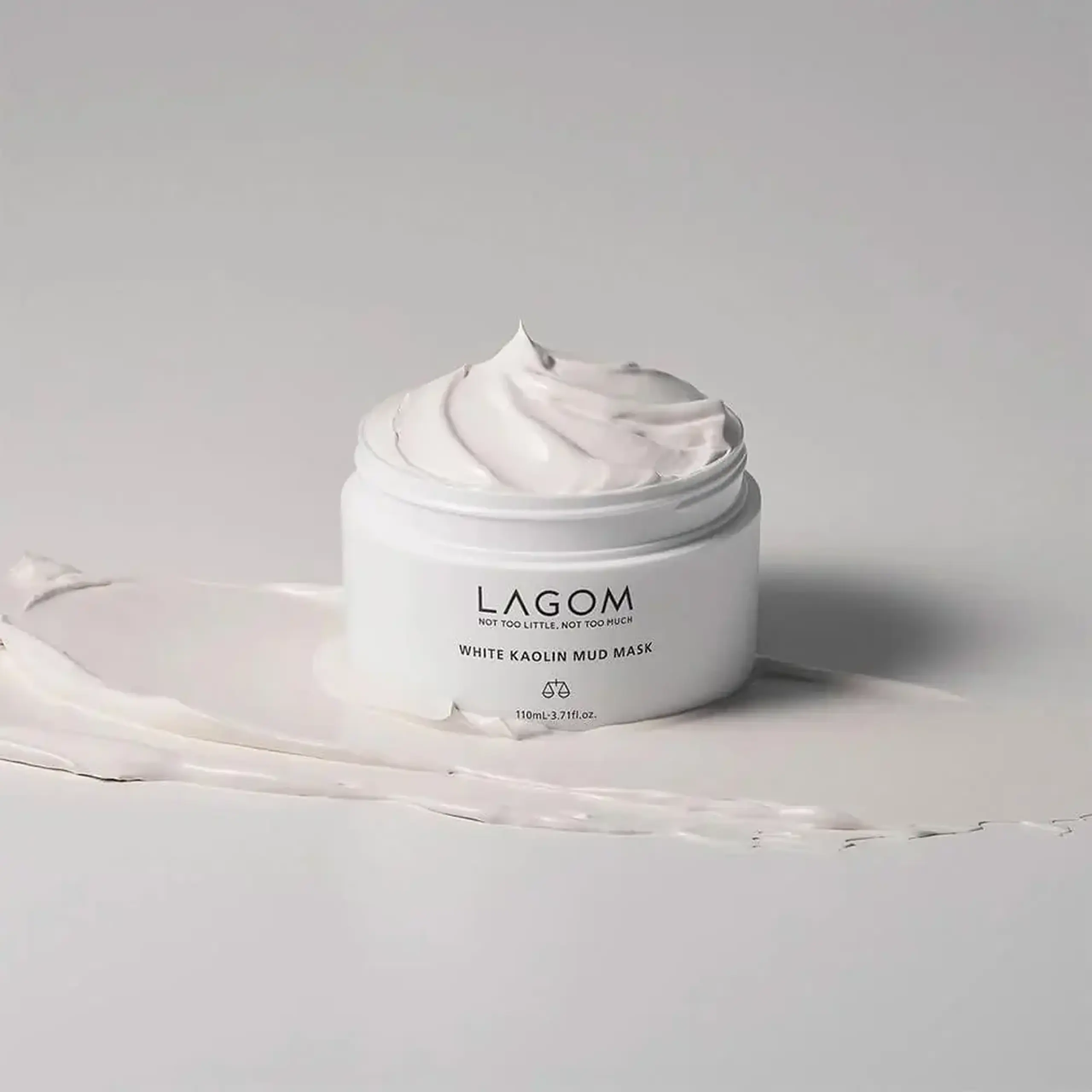 Mască purifiantă cu argilă albă și exfolianți blânzi Lagom White Kaolin Mud Mask 110 ml