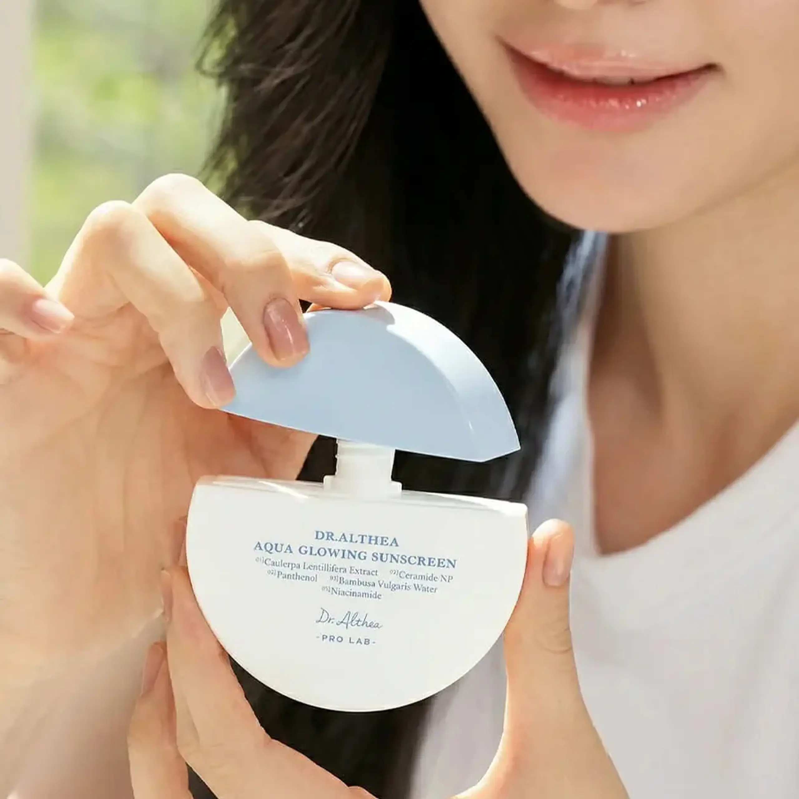 Cremă de protecție solară hidratantă cu efect luminos Dr. Althea Aqua Glowing Sunscreen SPF50+ PA++++ 45 ml