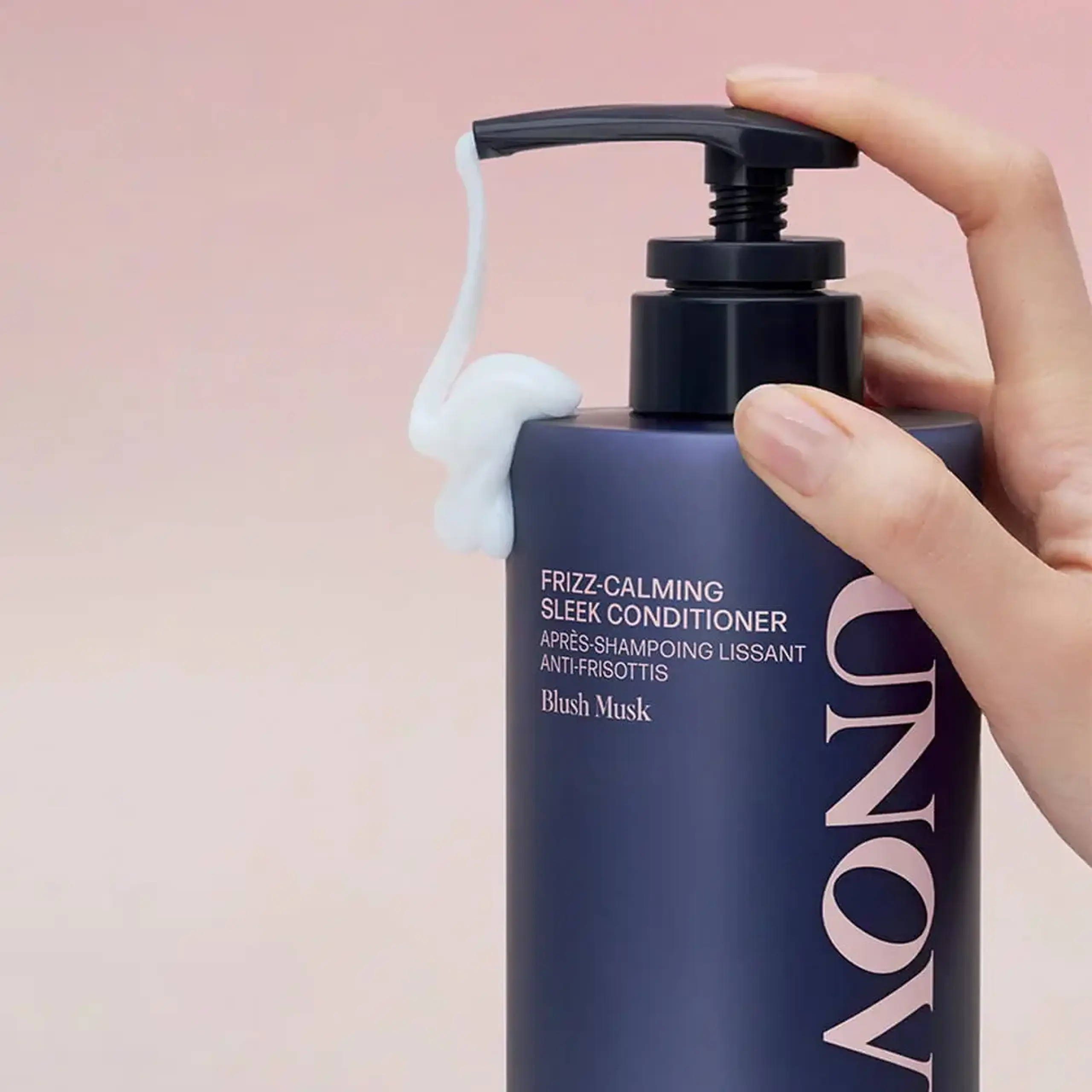 Balsam anti-frizz pentru netezire și strălucire UNOVE Frizz-Calming Sleek Conditioner 480 ml