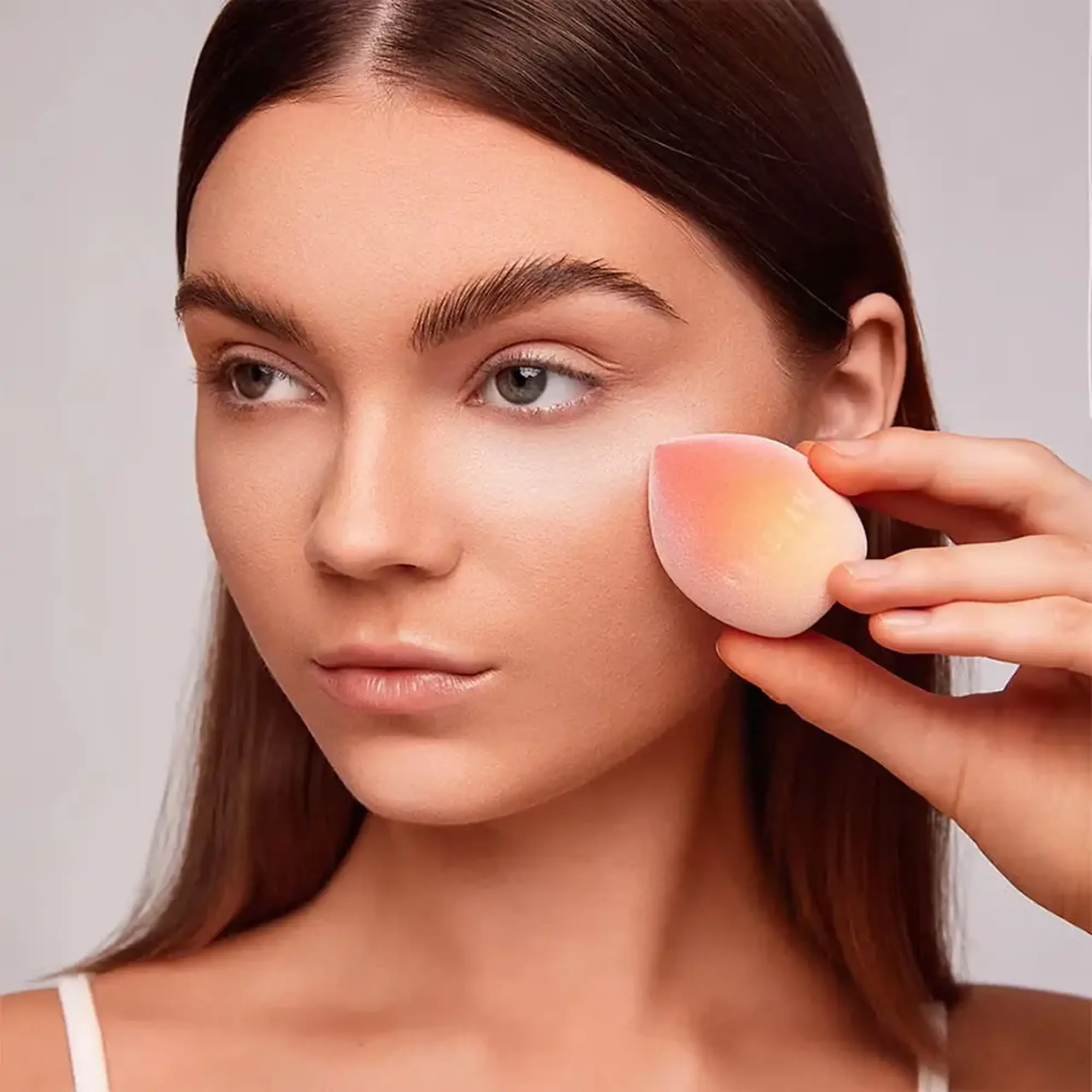 Burete pentru aplicarea pudrei SHEGLAM Insta-Ready Powder Sponge