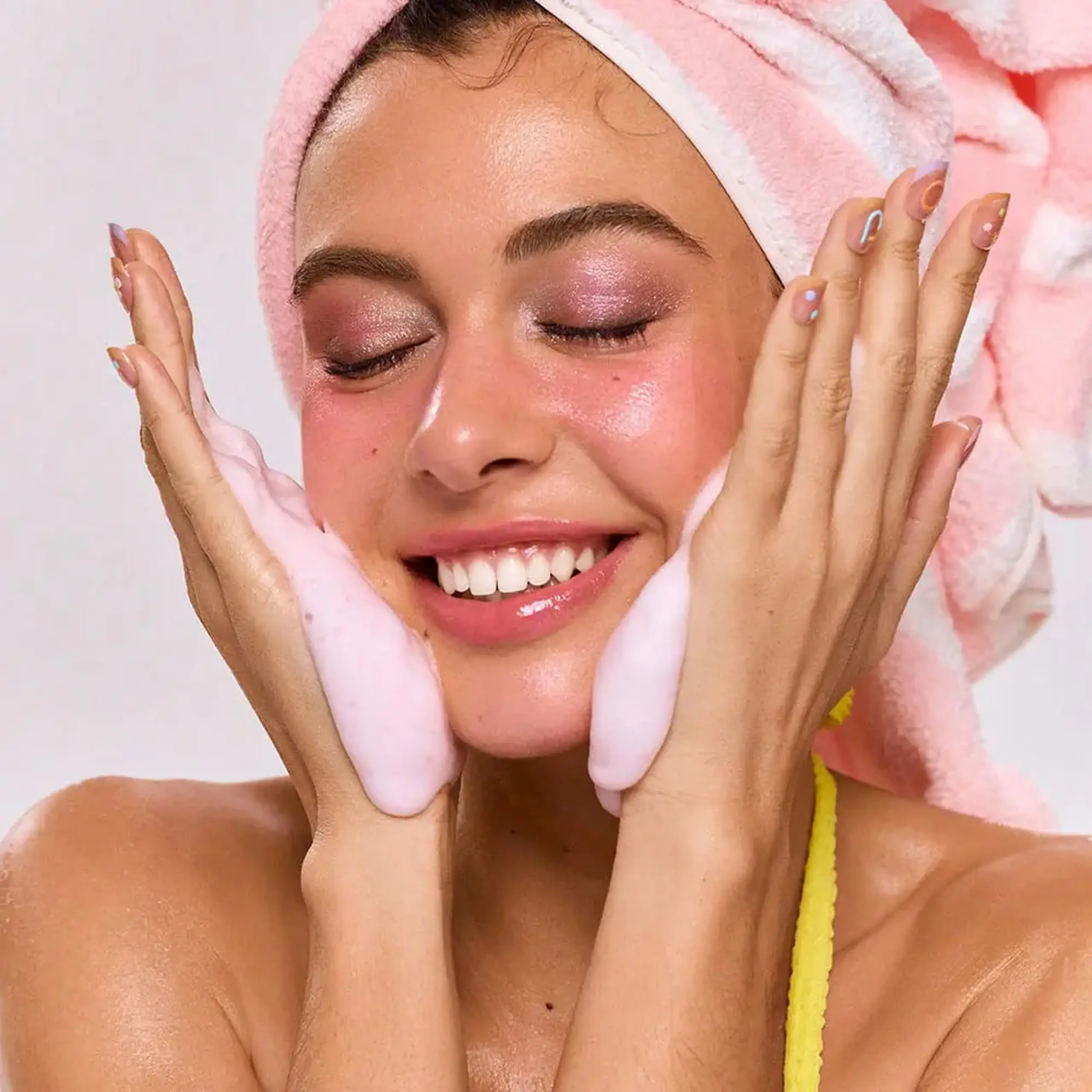 Primer spumă pentru față Sheglam Dream Foam Cloud Primer 30 ml