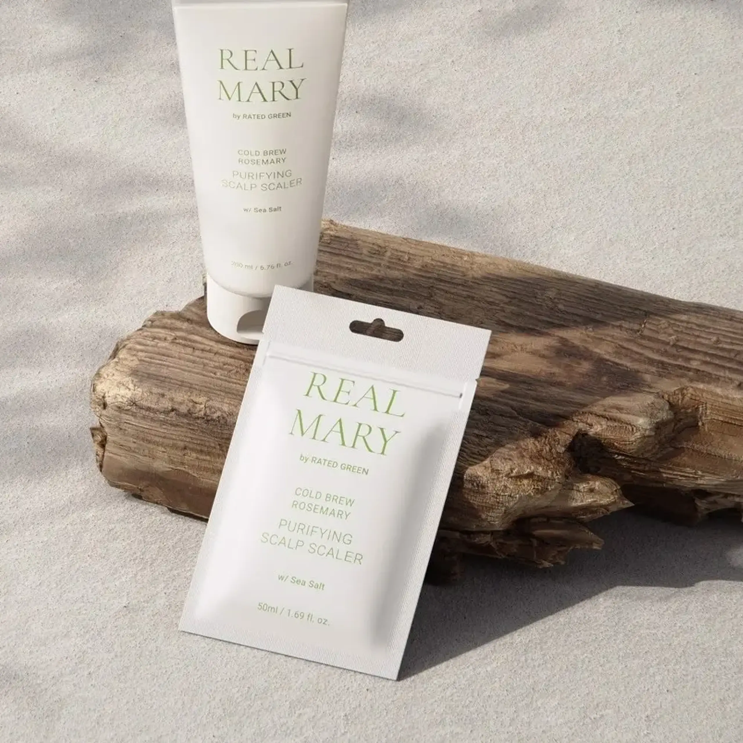 Mască pentru curățirea scalpului cu Rozmarin Rated Green Cold Brew Rosemary Purifying Scalp Scaler Sea salt 50ml