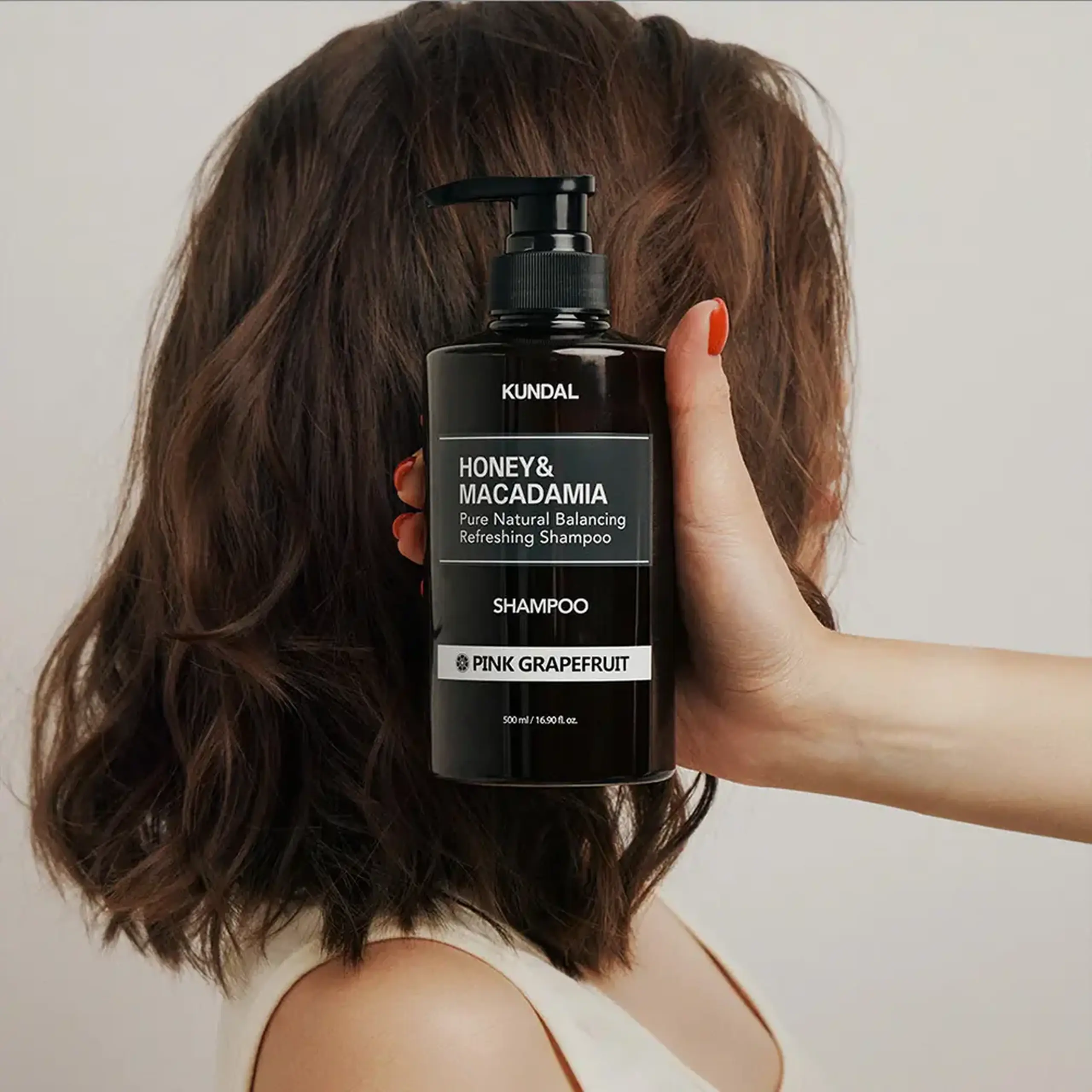 Şampon pentru păr fără sulfaţi Kundal Honey &amp; Macadamia Shampoo Pink Grapefruit 500ml