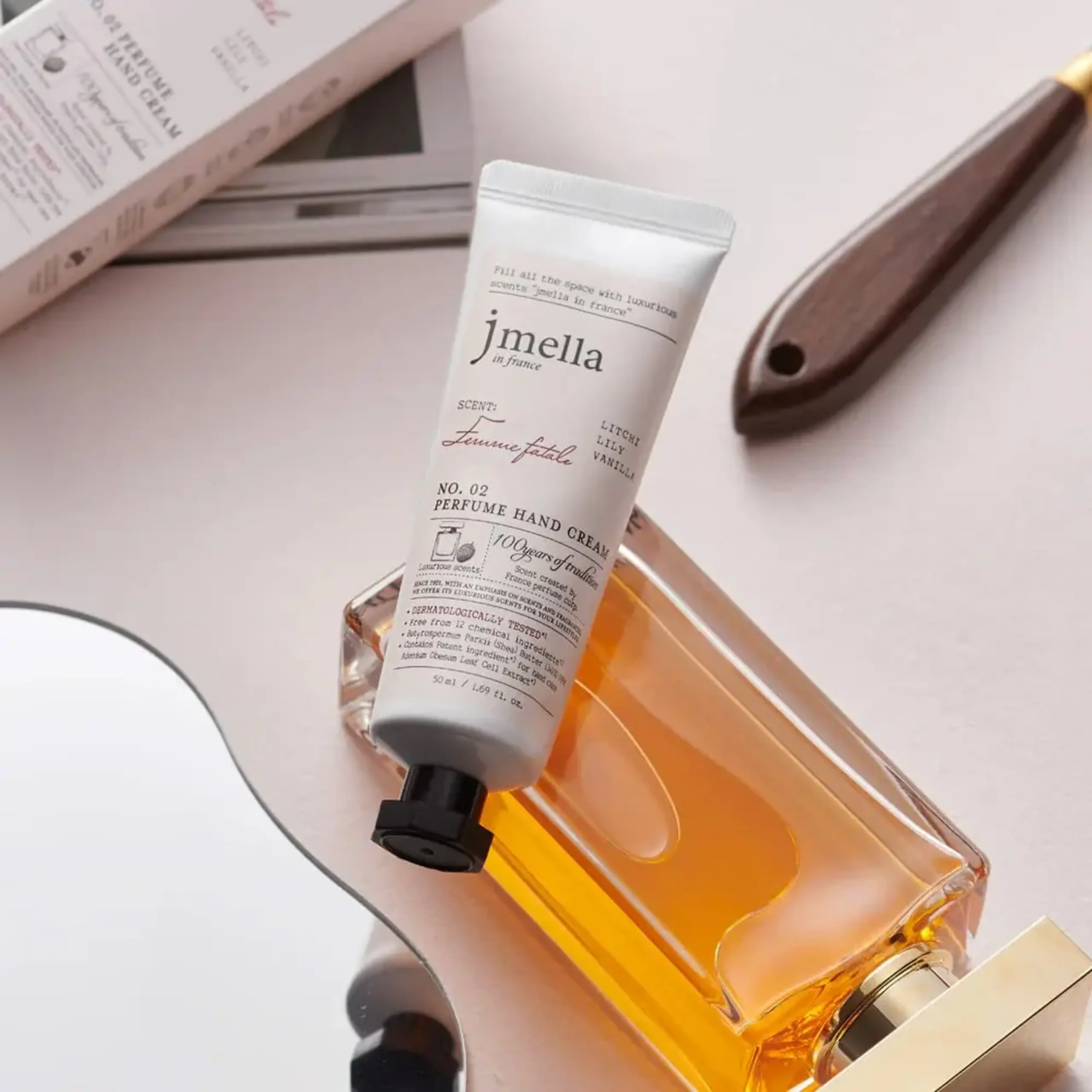 Cremă de mâini parfumată Jmella In France Femme Fatale Perfume Hand Cream 50ml