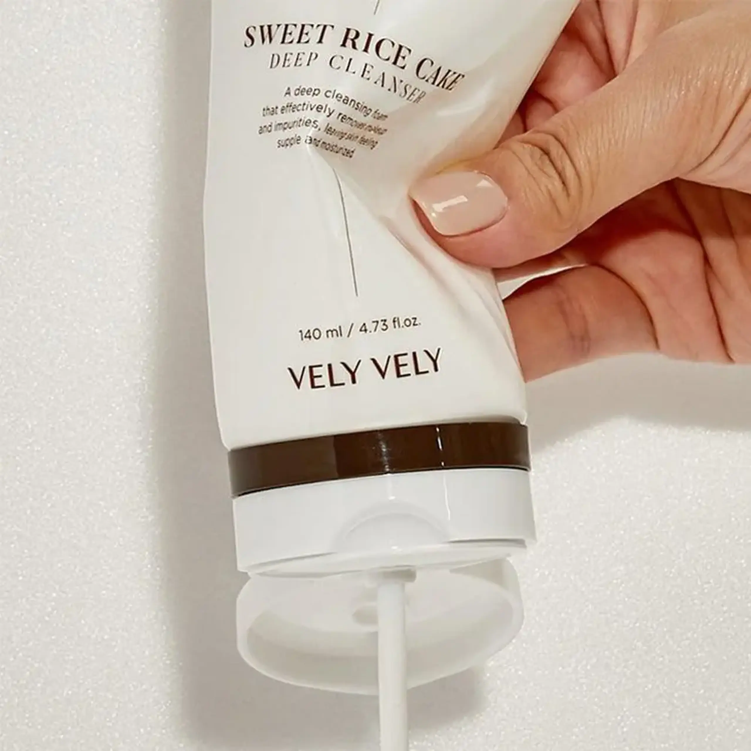 Spumă de curățare VELY VELY Sweet Rice Cake Deep Cleanser 140mL