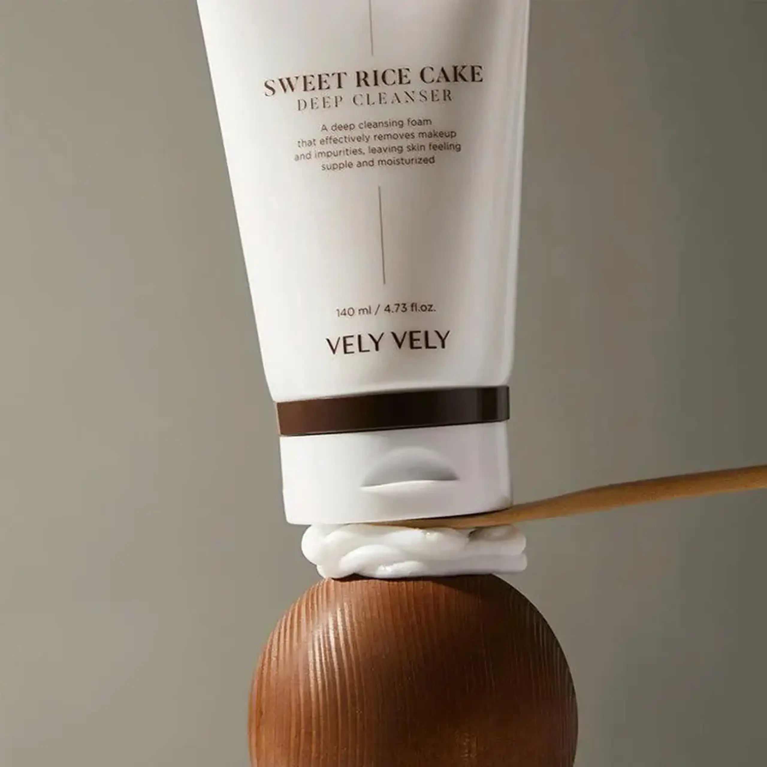 Spumă de curățare VELY VELY Sweet Rice Cake Deep Cleanser 140mL
