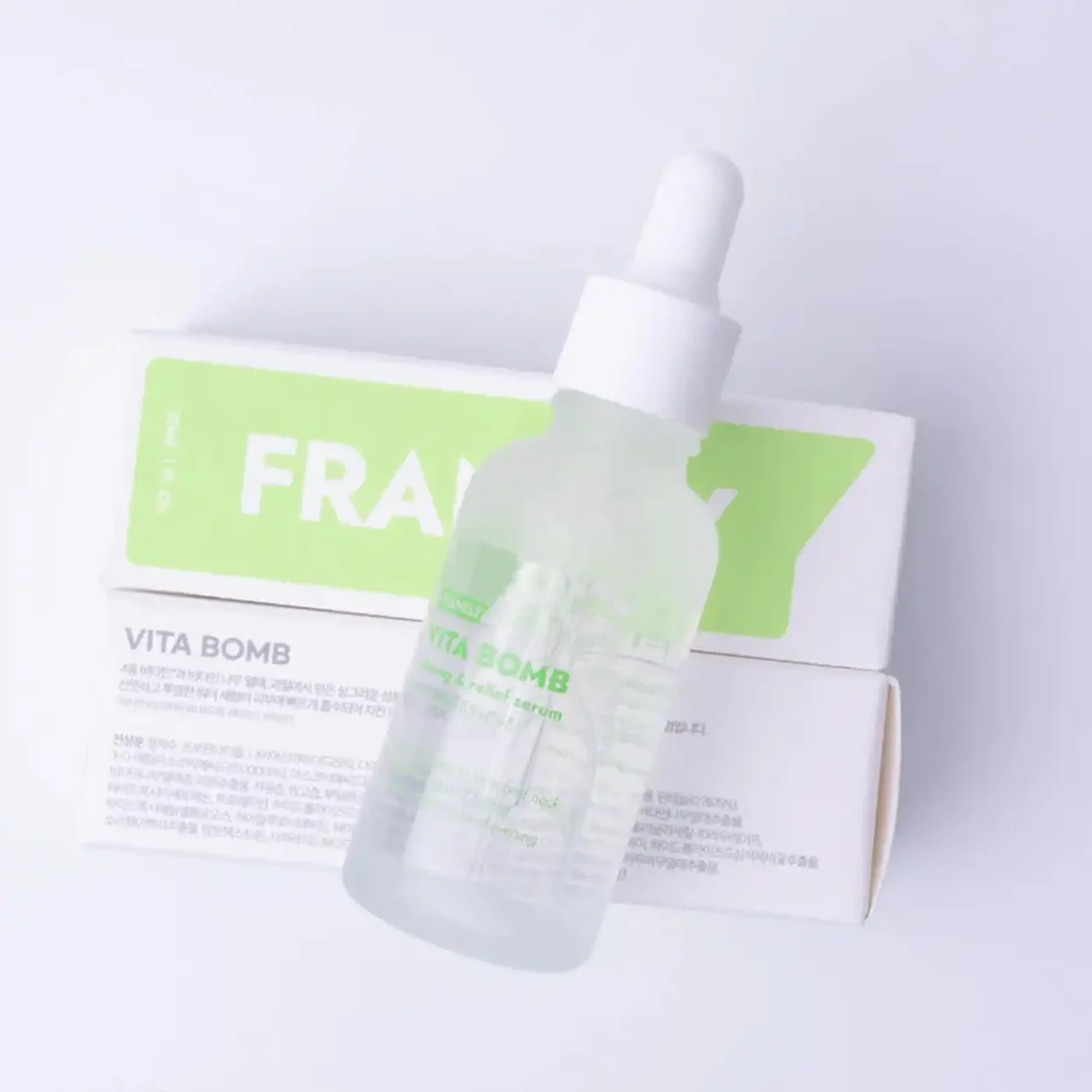 Ser multivitaminic iluminant Frankly Vita Bomb Serum 30ml