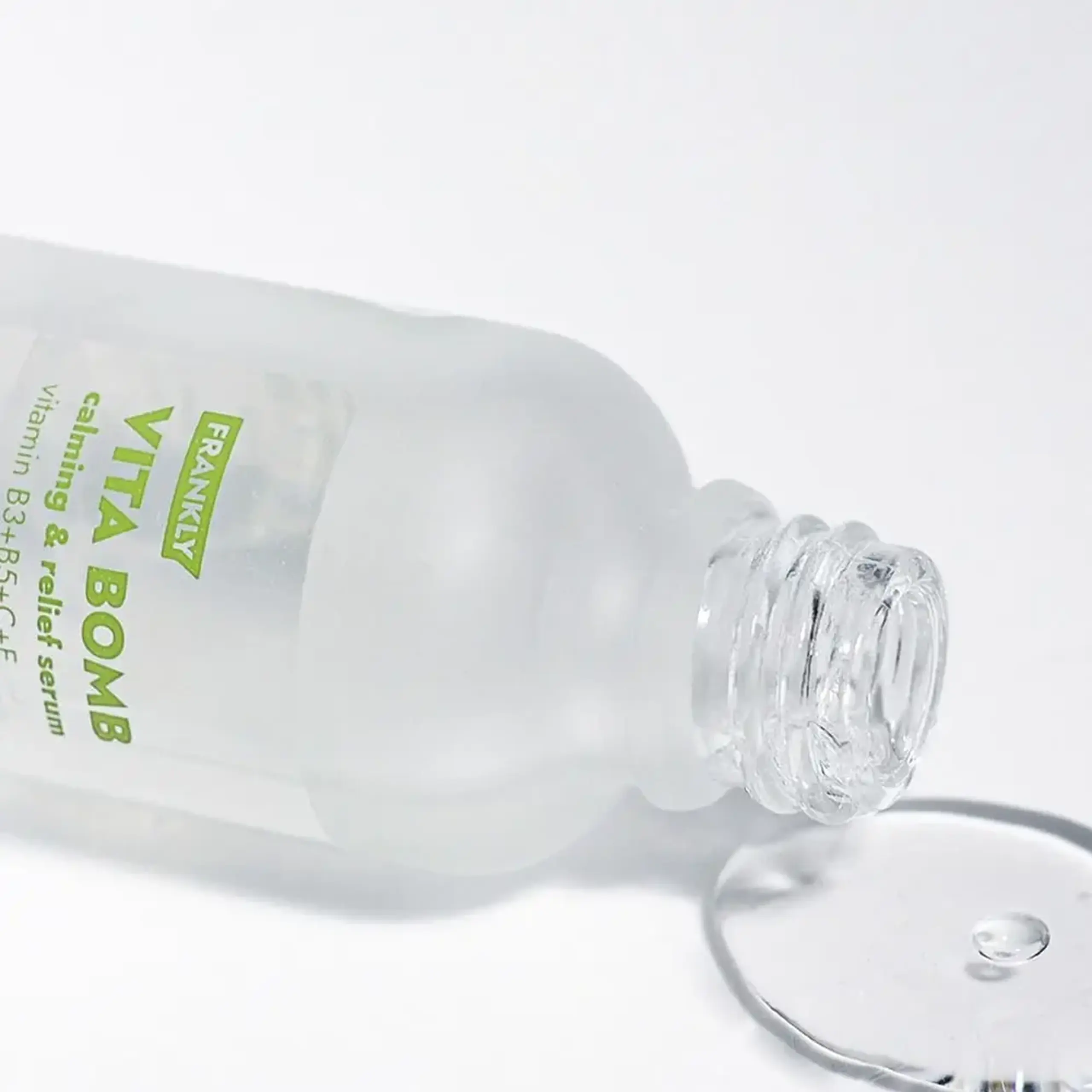 Ser multivitaminic iluminant Frankly Vita Bomb Serum 30ml