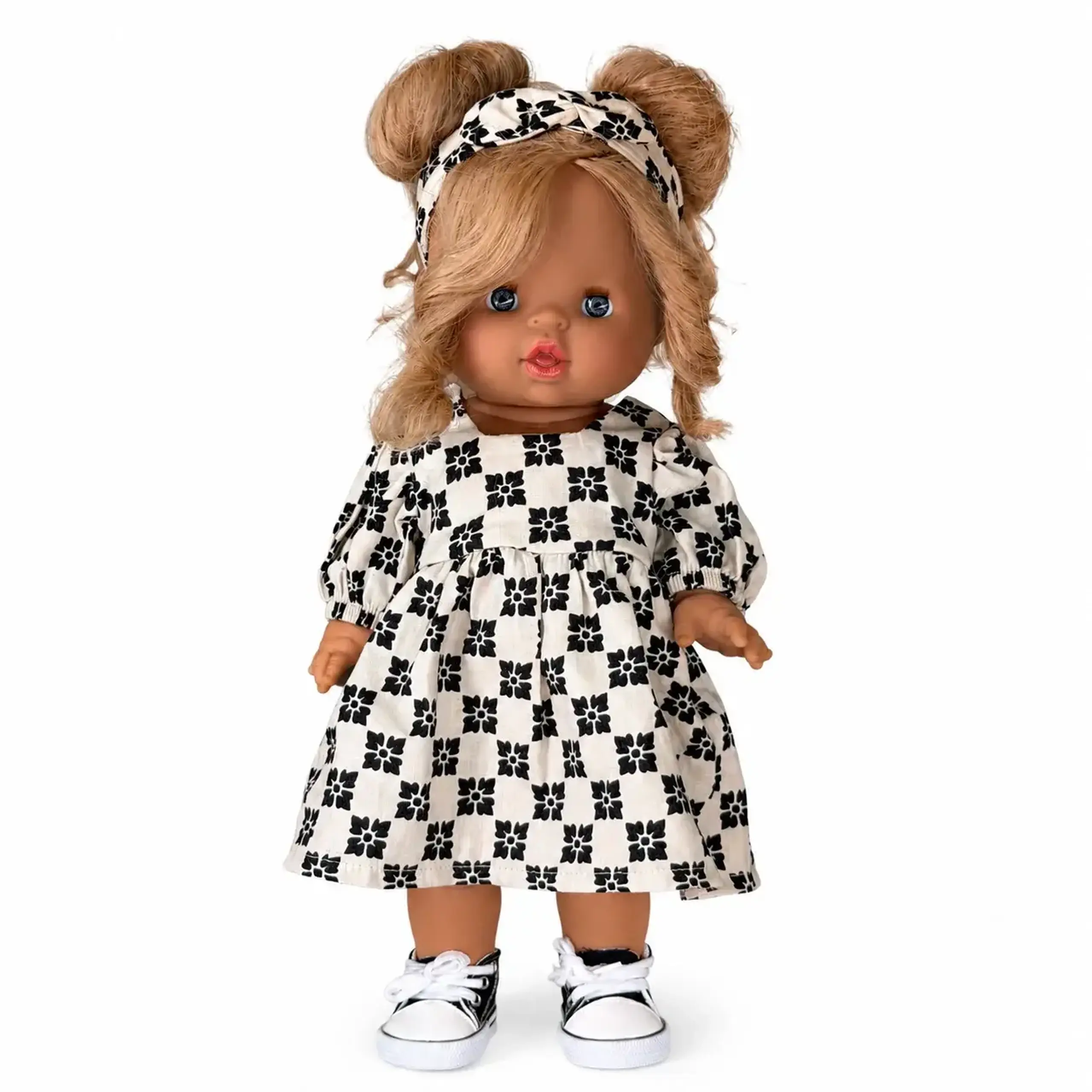 Păpușă blondă cu rochie florală alb-negru — Minikane
