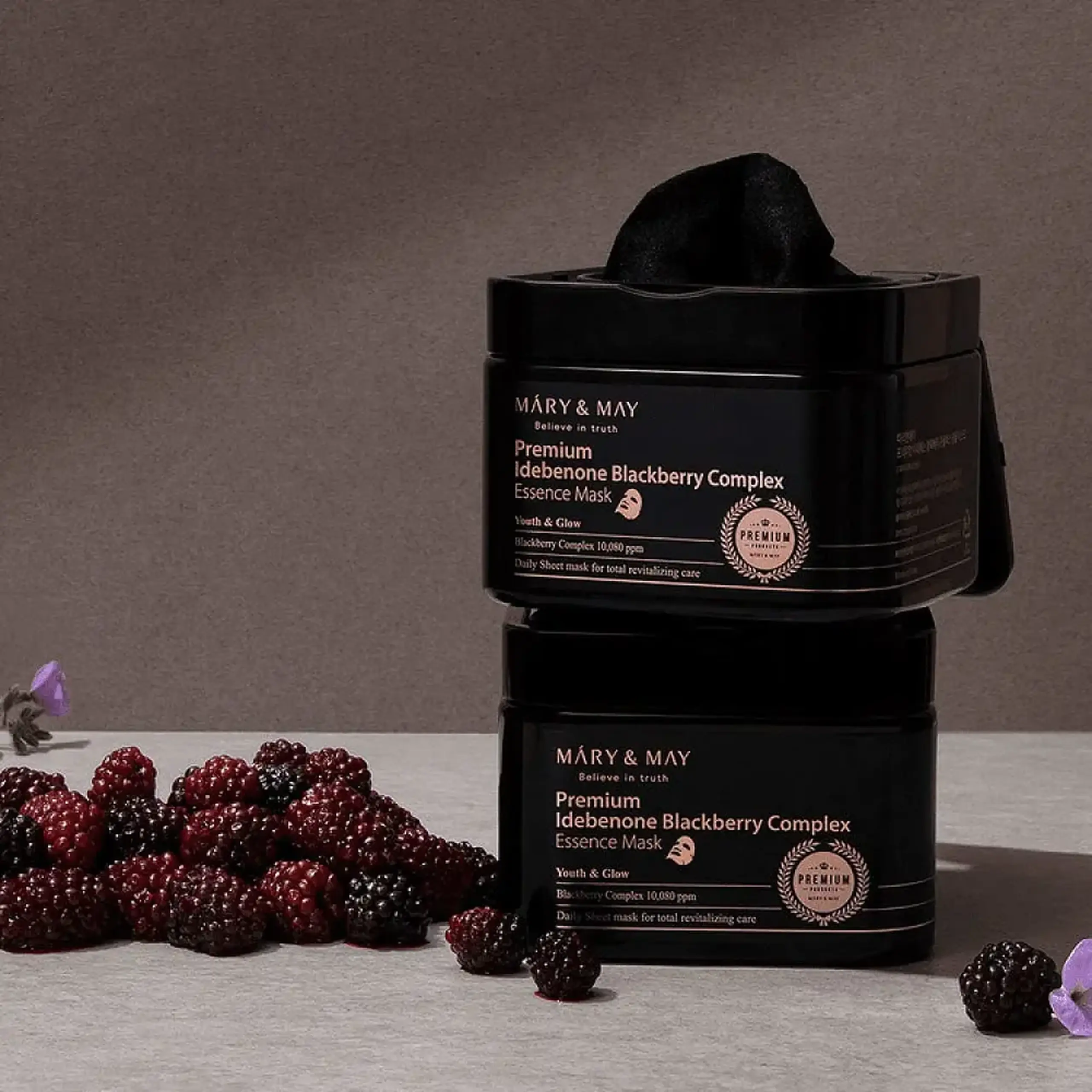 Set de măşti premium din ţesătură hidratantă, uniformizează tenul MARY &amp; MAY Premium Idebenon Blackberry Complex Essence Mask 20pcs