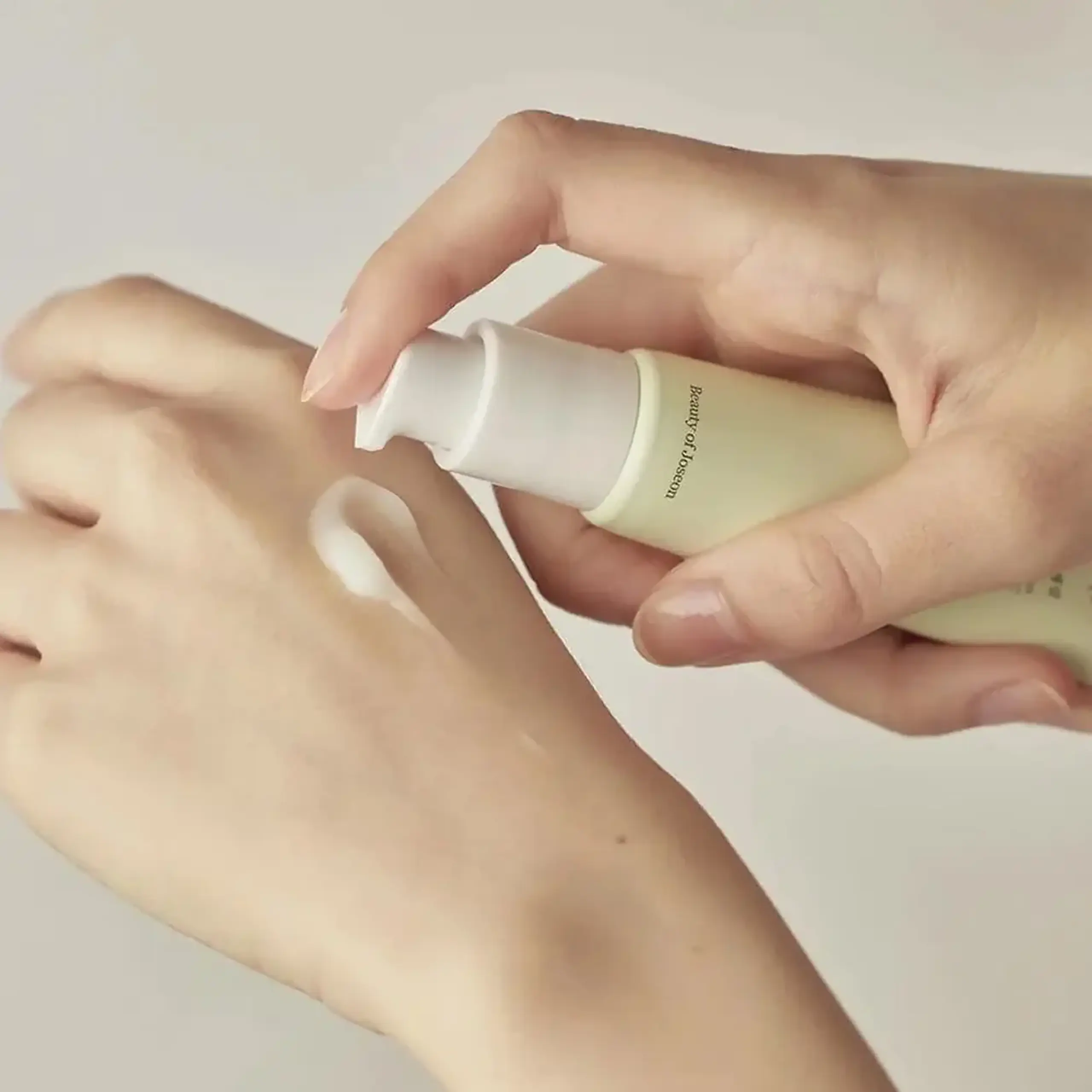 Ser cu vitamina C cu concentraţie de 10% Beauty of Joseon Light On Serum Centella + Vita C 30ml