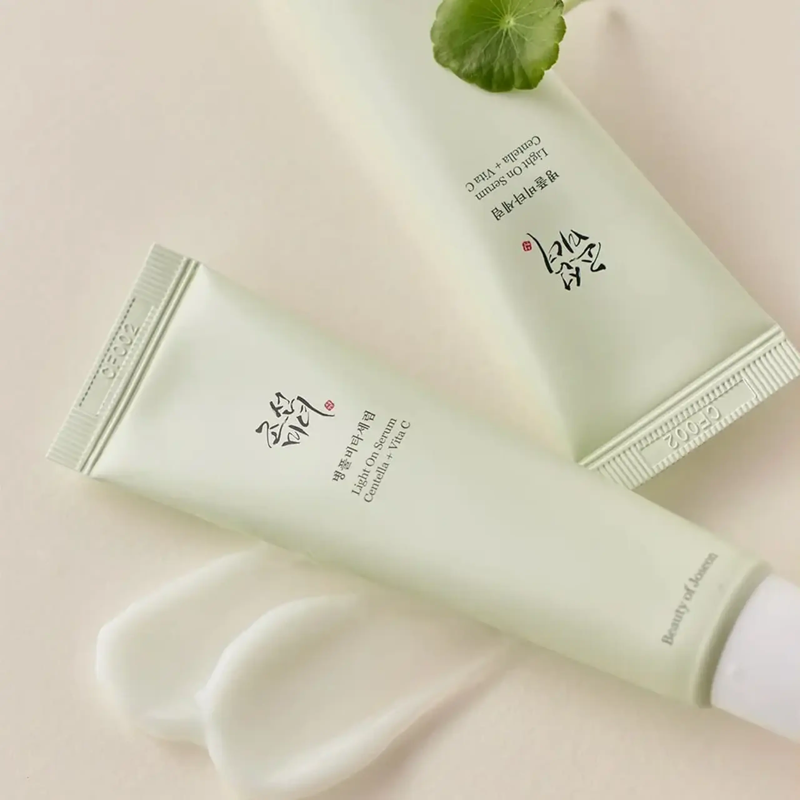 Ser cu vitamina C cu concentraţie de 10% Beauty of Joseon Light On Serum Centella + Vita C 30ml