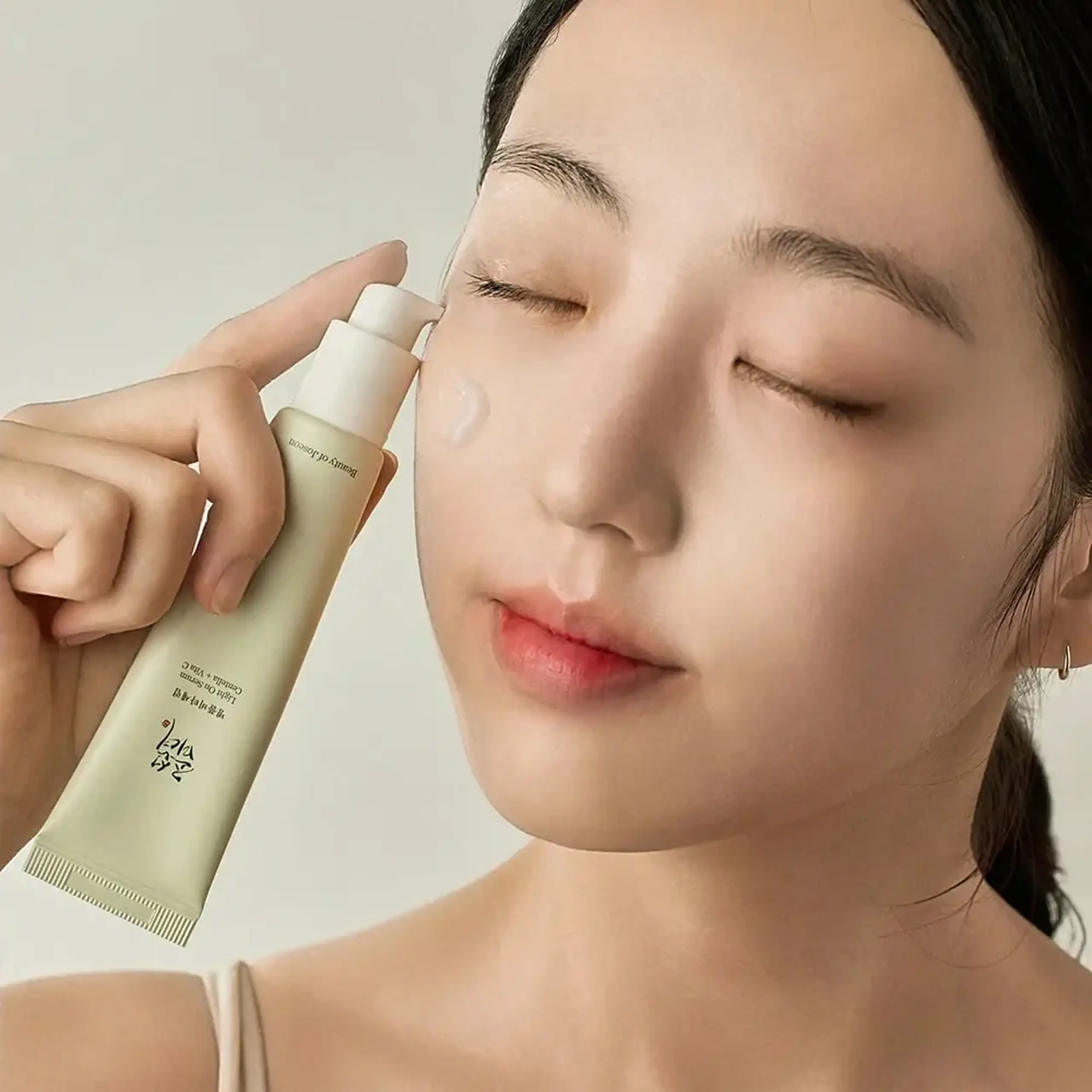 Ser cu vitamina C cu concentraţie de 10% Beauty of Joseon Light On Serum Centella + Vita C 30ml