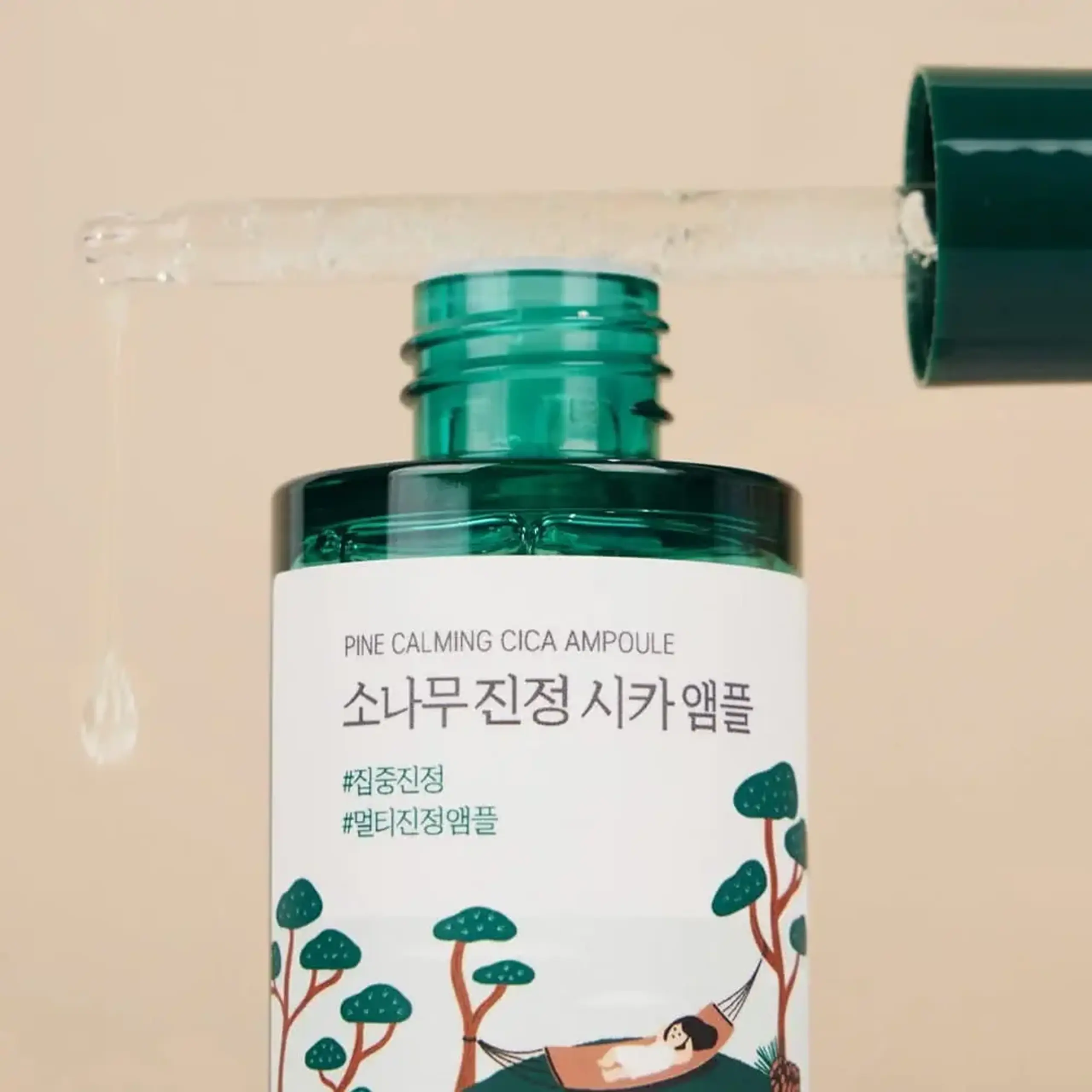 Ampulă calmantă și hidratantă pentru pielea sensibilă ROUND LAB Pine Calming Cica Ampoule 30ml