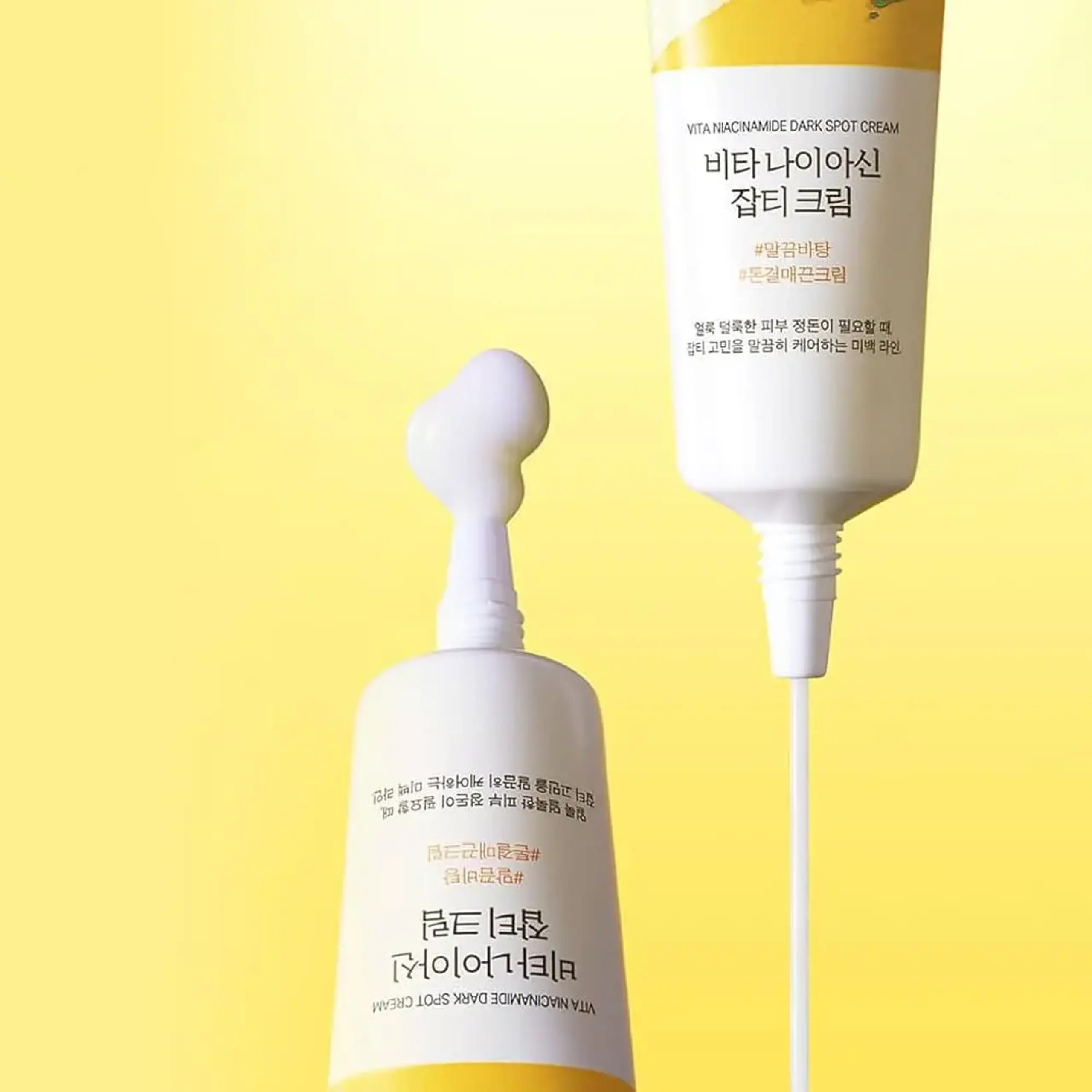 Cremă iluminatoare și hidratantă pentru pete pigmentare ROUND LAB Vita Niacinamide Dark Spot Cream 50 ml