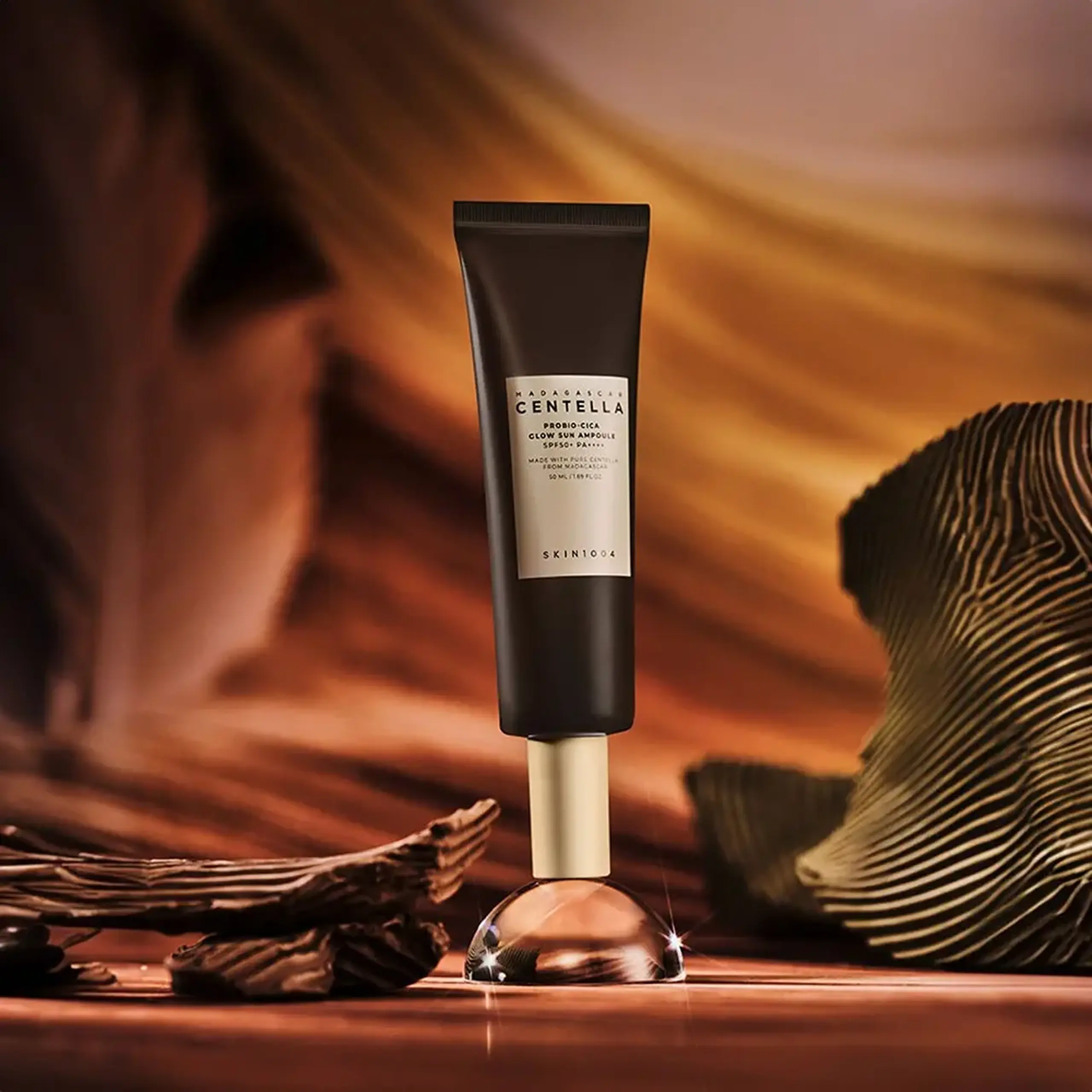 Protecție solară filtre chimice Skin1004 Madagascar Centella Probio-Cica Glow Sun Ampoule SPF 50+ PA++++ 50ml