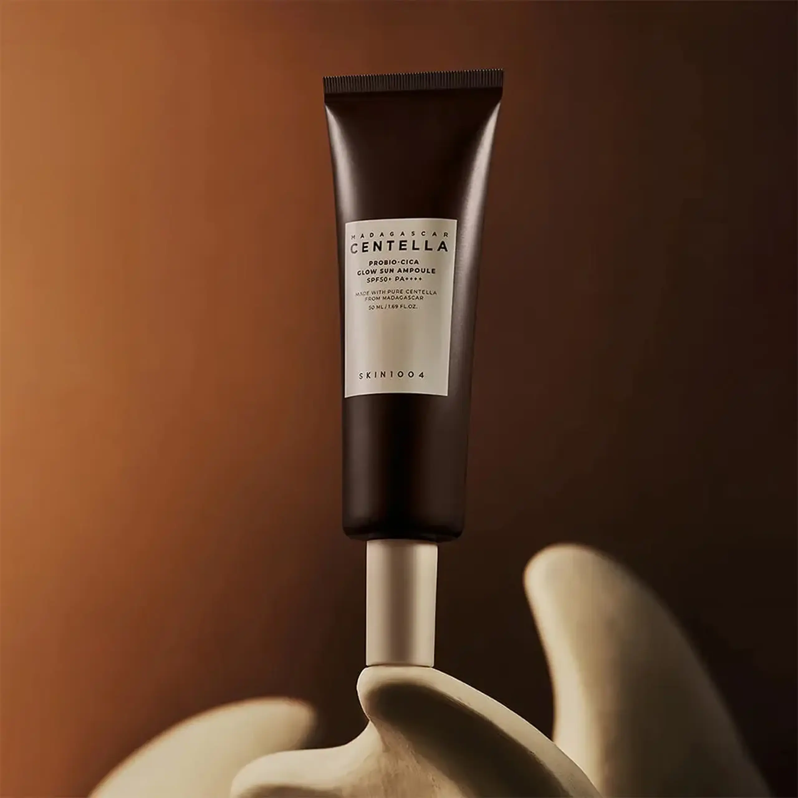 Protecție solară filtre chimice Skin1004 Madagascar Centella Probio-Cica Glow Sun Ampoule SPF 50+ PA++++ 50ml