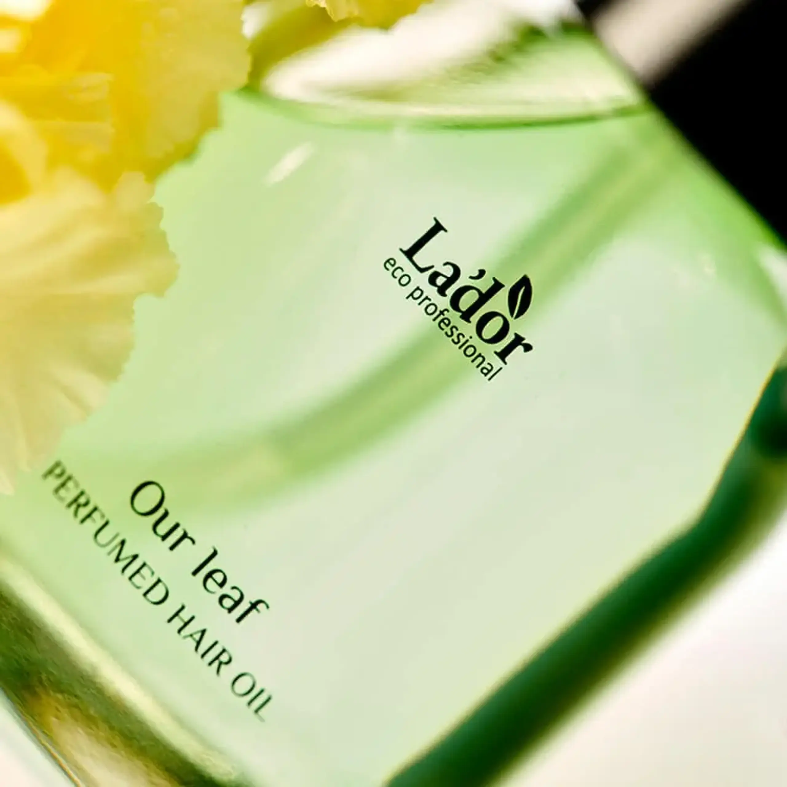 Uleiul parfumat pentru păr Lador Perfumed Hair Oil Our Leaf 80ml