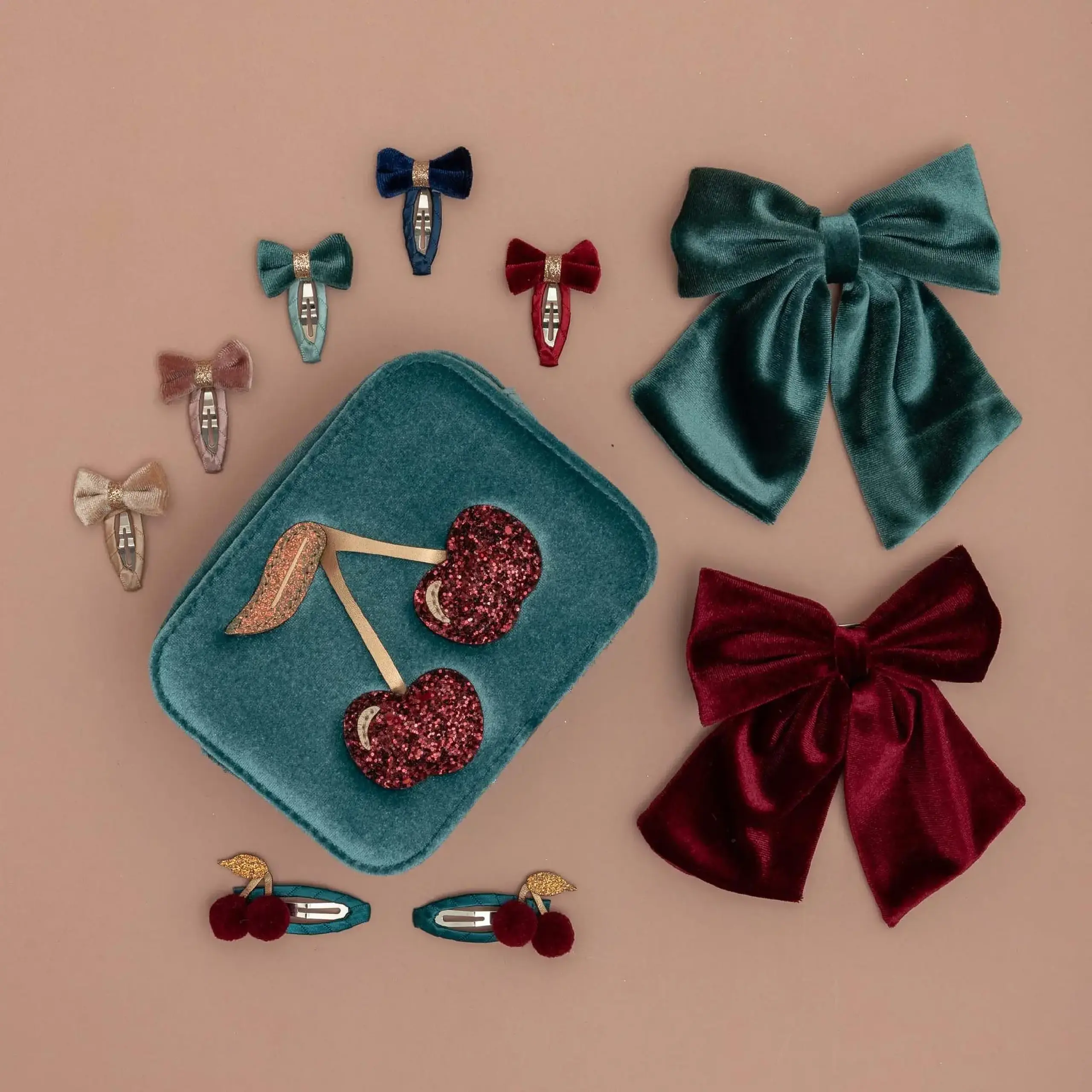 Set de 2 agrafe Agnes cu fundă din catifea — Mimi & Lula