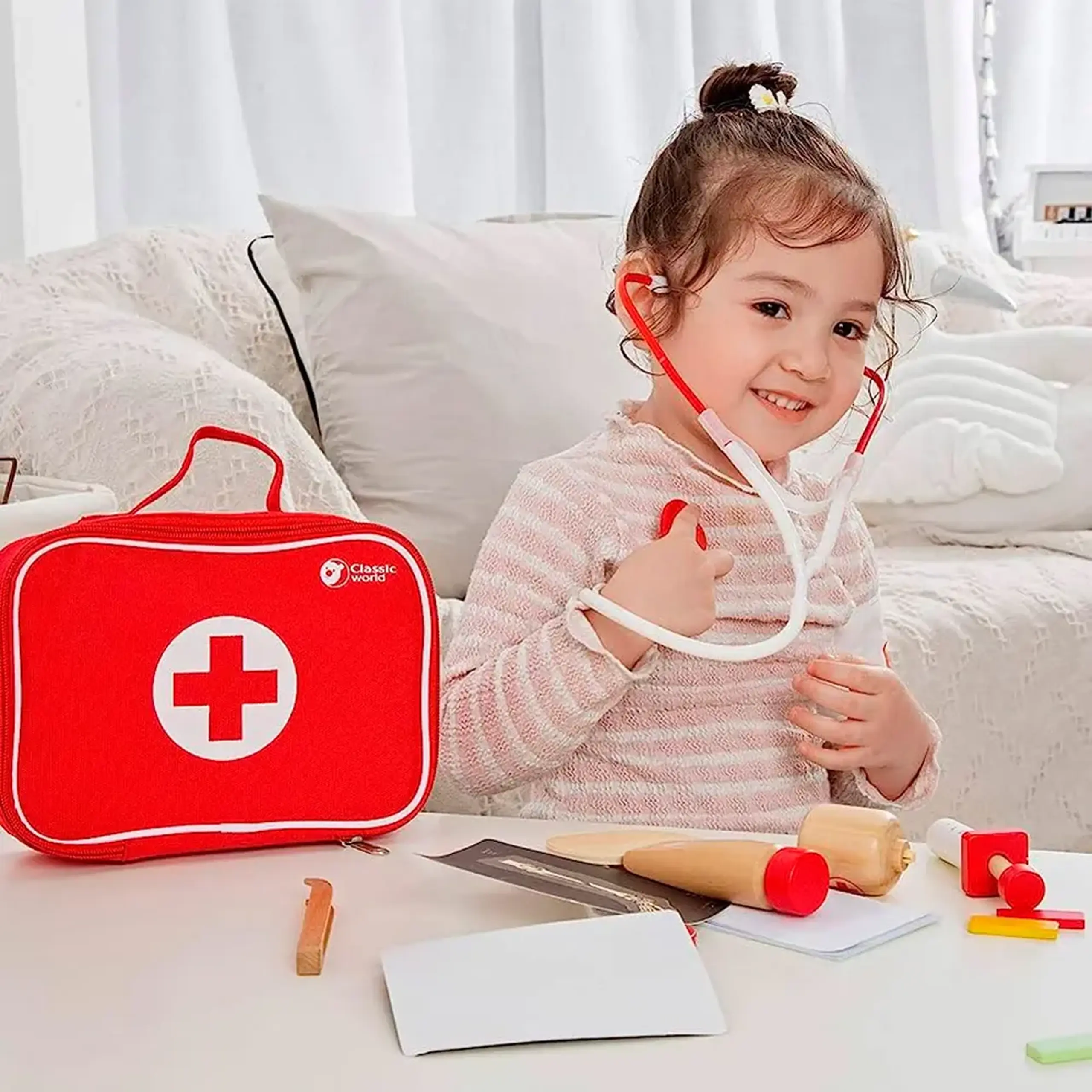 Set din lemn "Micul doctor" 54419