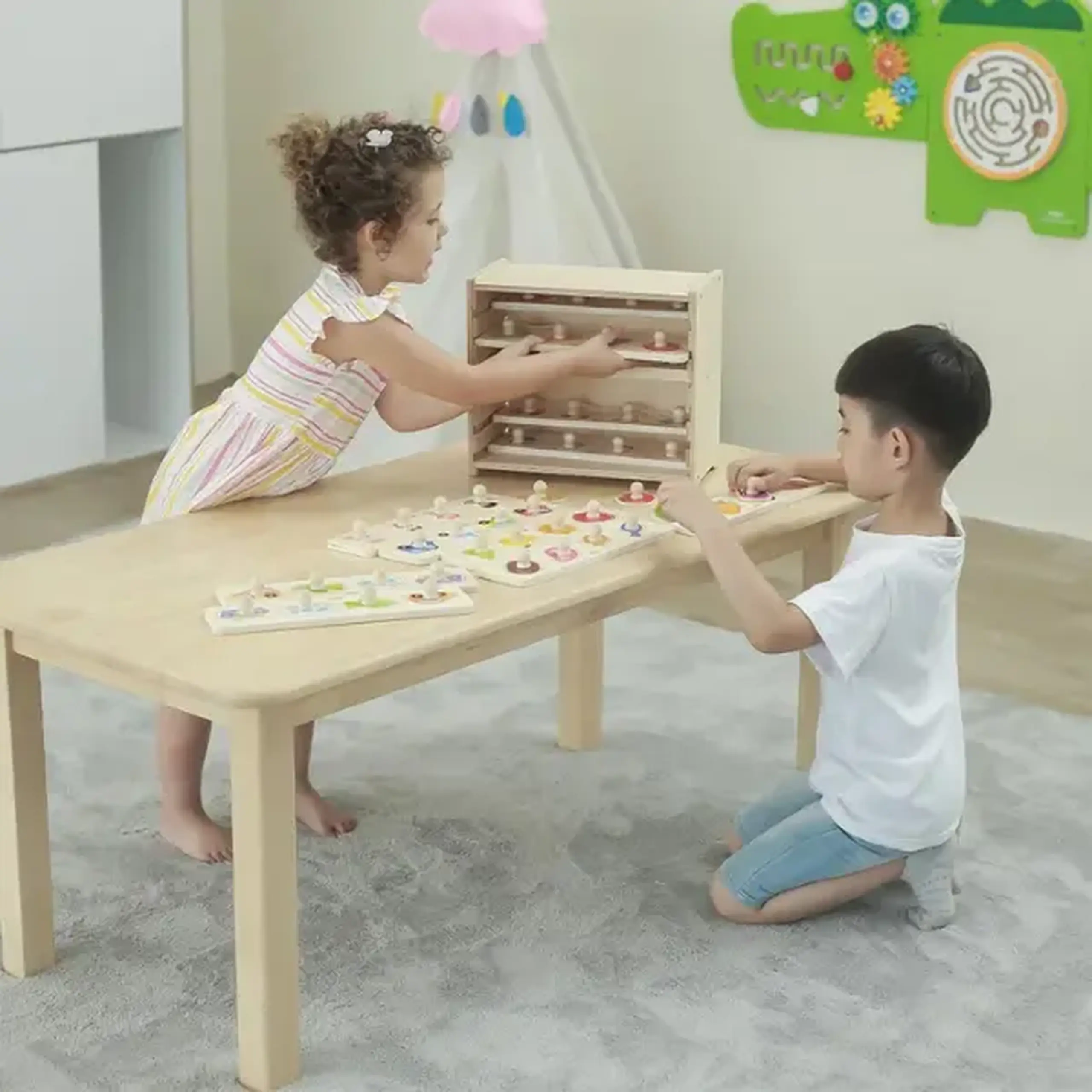 Set de puzzle-uri din lemn cu buton și suport, 12 puzzle-uri