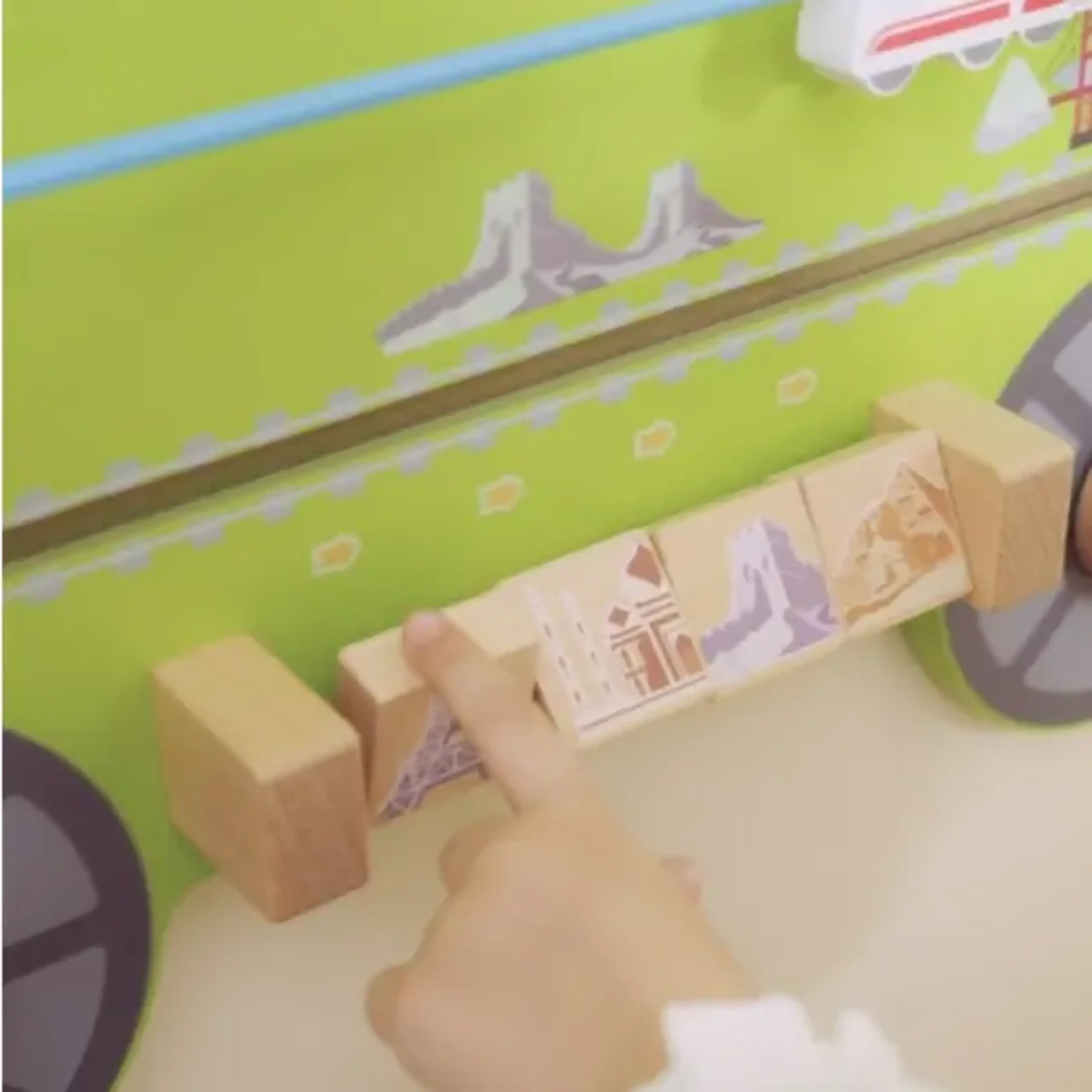 Busyboard (de perete) "Trenuleț"