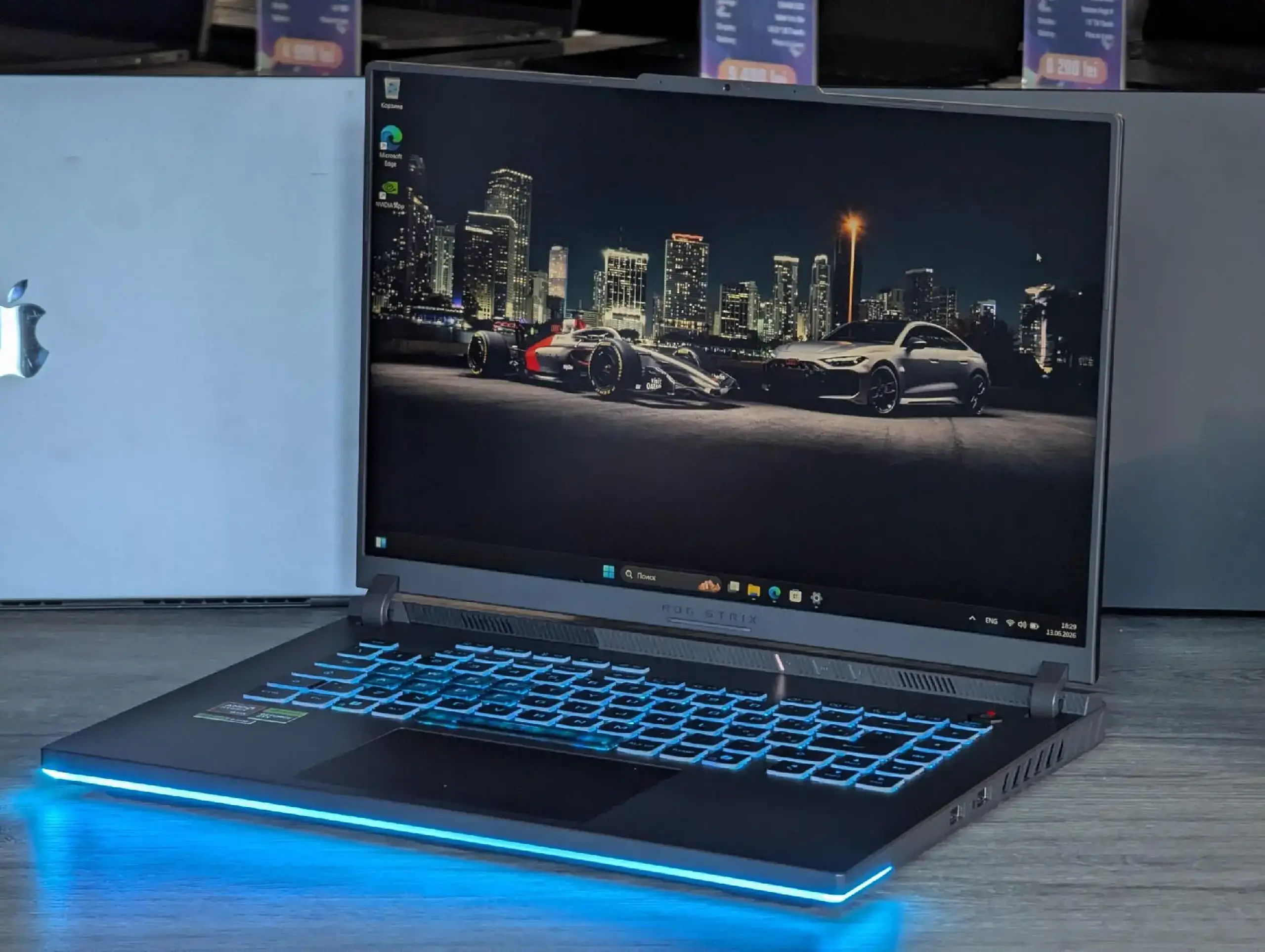 ASUS ROG Strix G16 | Ryzen 9 8940HX | 32GB | 2TB | RTX 5070 | 16.0" 240Hz