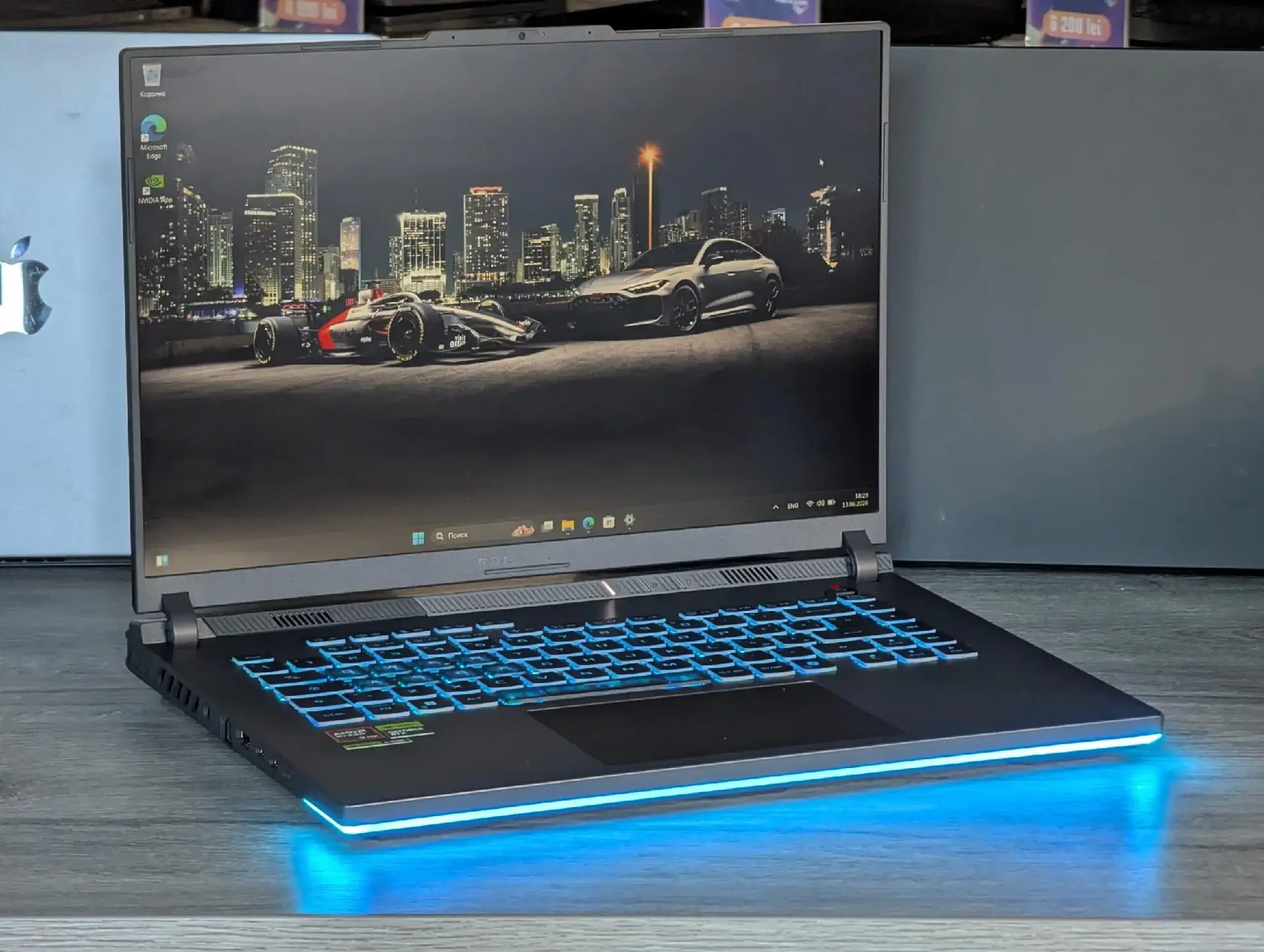 ASUS ROG Strix G16 | Ryzen 9 8940HX | 32GB | 2TB | RTX 5070 | 16.0" 240Hz