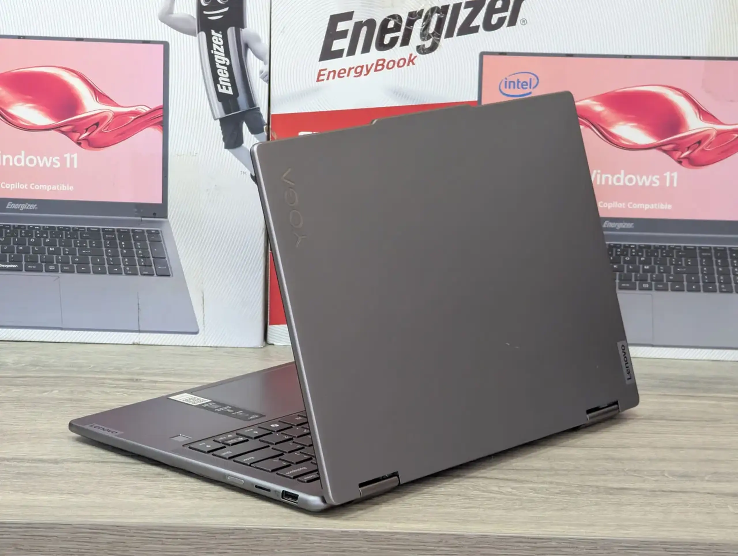 Lenovo Yoga 7 2-in-1 | AMD Ryzen 5 8640HS | 8GB | 512GB | Radeon 760M | 14.0" Touch