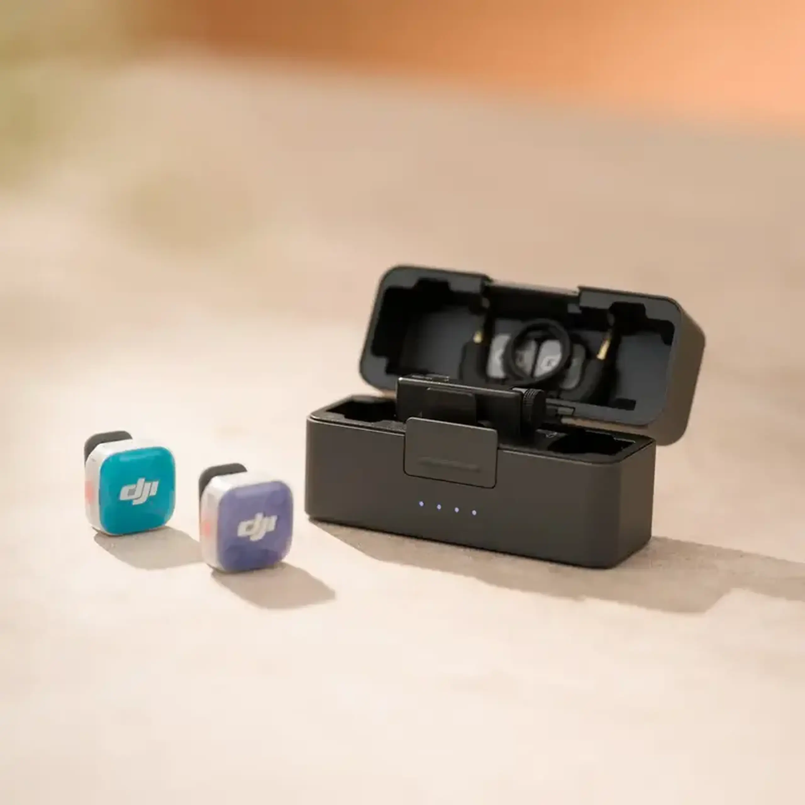 Microfon portabil pentru înregistrare vocală DJI Mic Mini 2S (2TX + 1RX + Charging Case), Fără fir, Negru