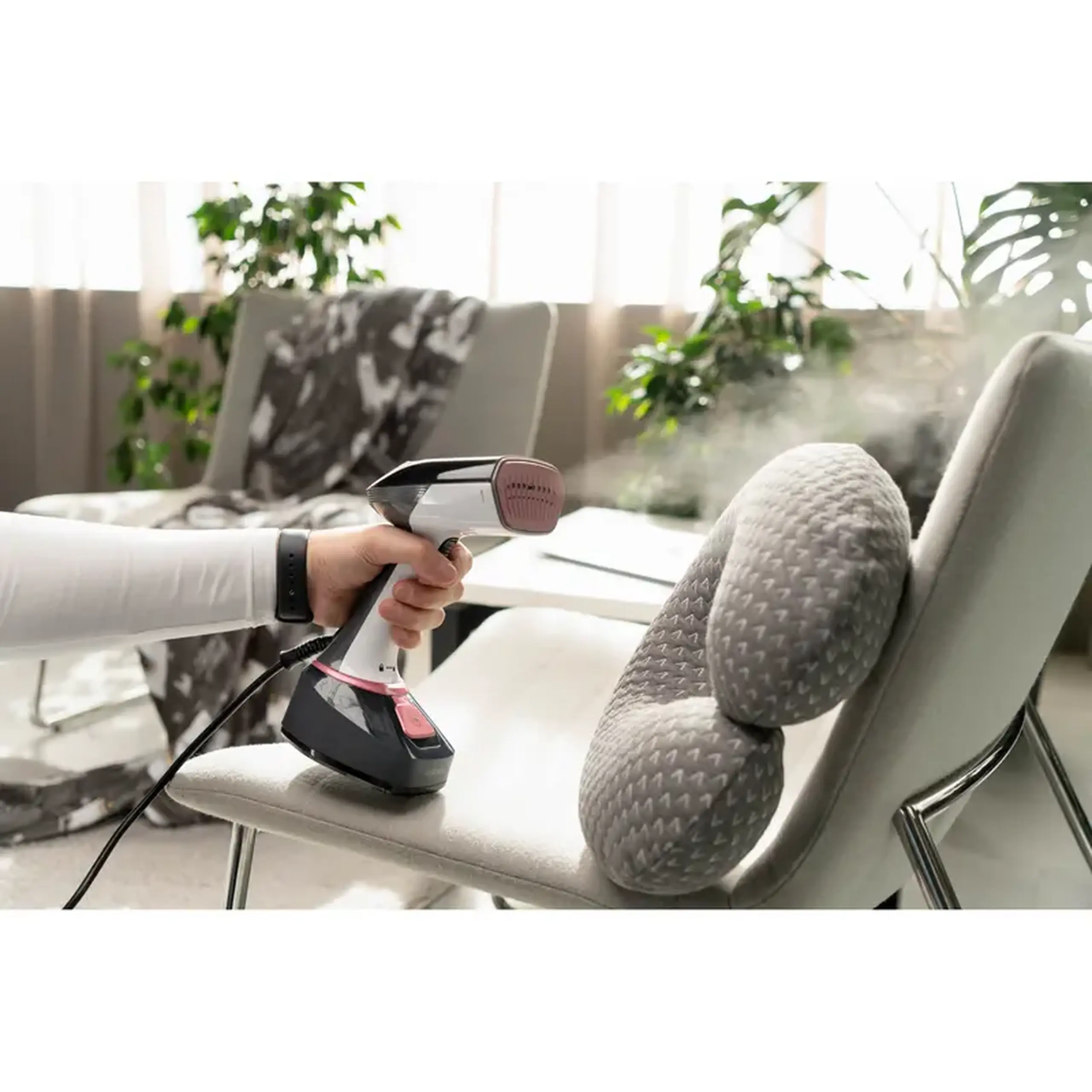 Aparat de călcat vertical cu aburi Ardesto SI-S1400, Negru