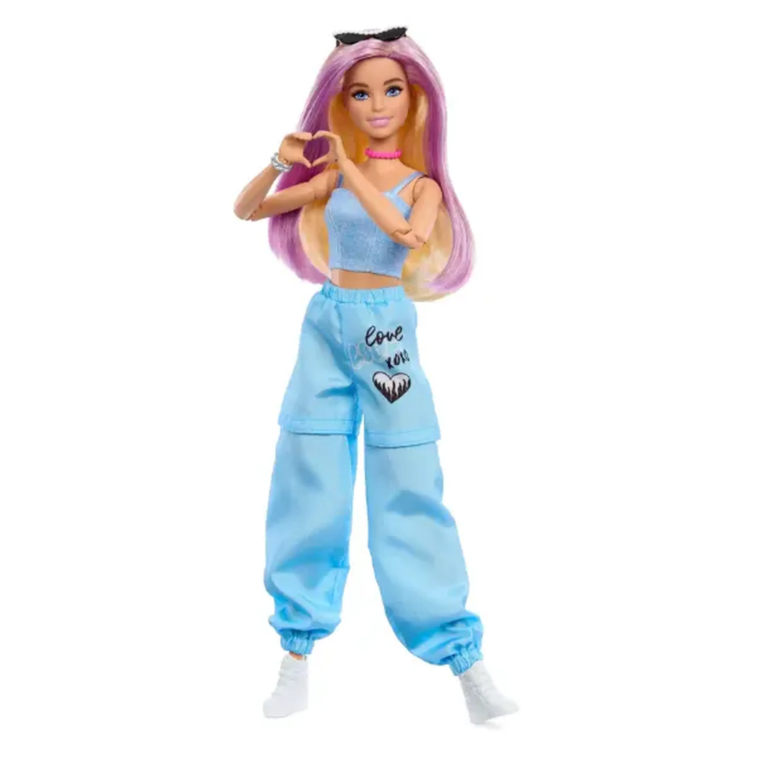 Păpușa Barbie cu 4 ținute, accesorii și păr cu schimbare de culoare