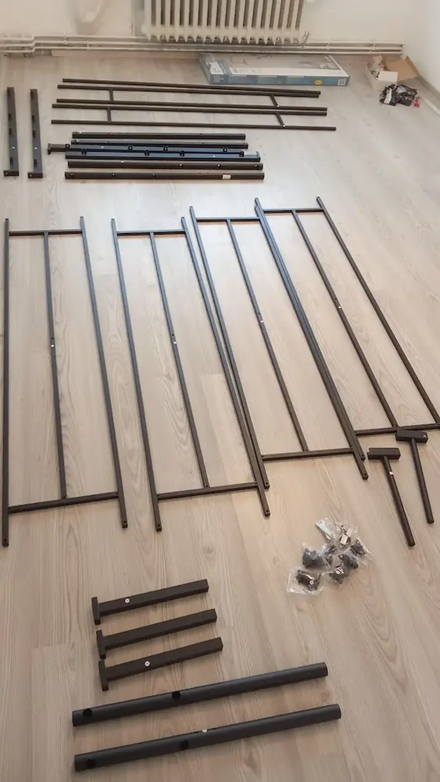 Cadru pat dublu in stil industrial, Homcom, Otel, 160 x 200 cm, Negru