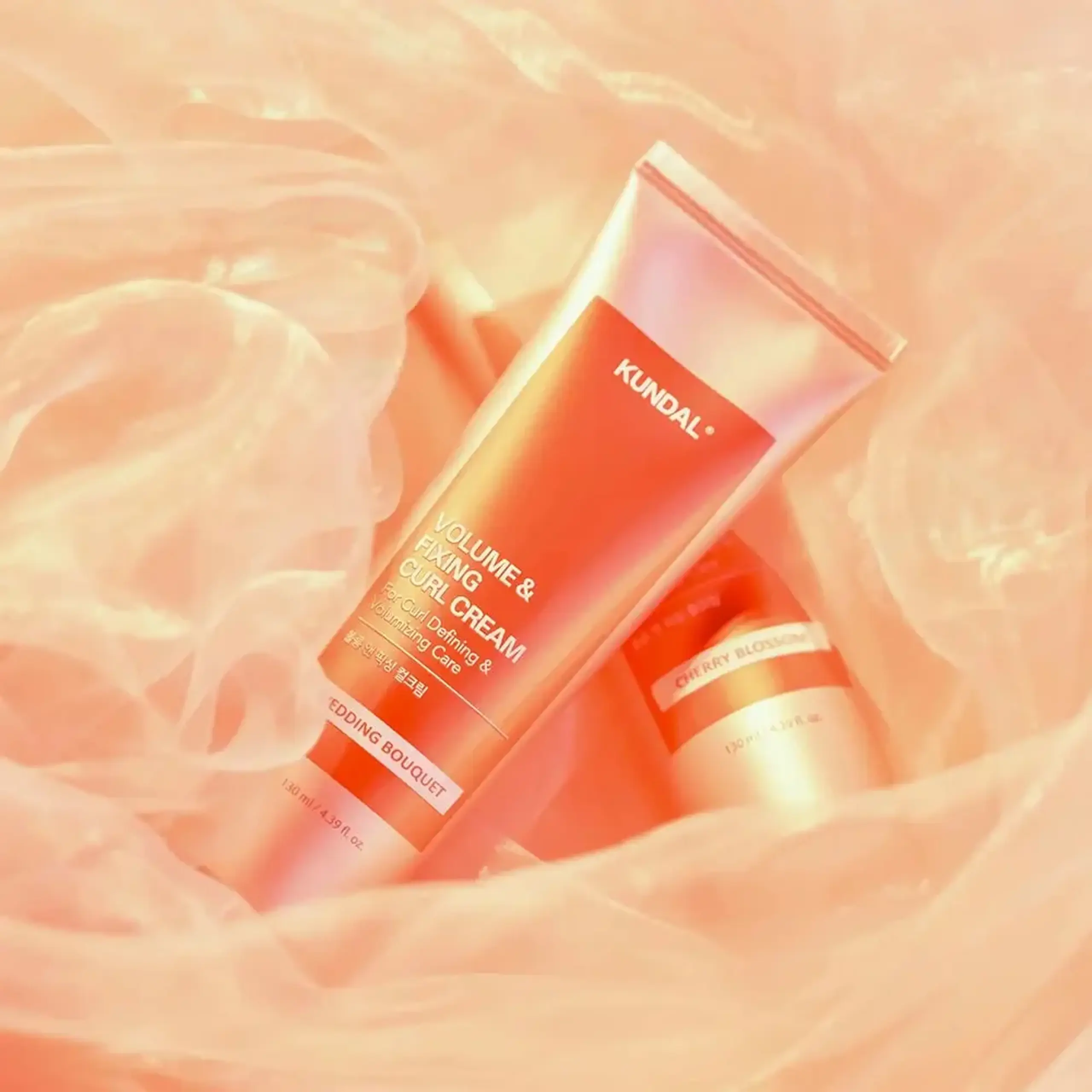 Cremă pentru bucle KUNDAL Volume And Fixing Curl Cream Wedding Bouquet 130ml