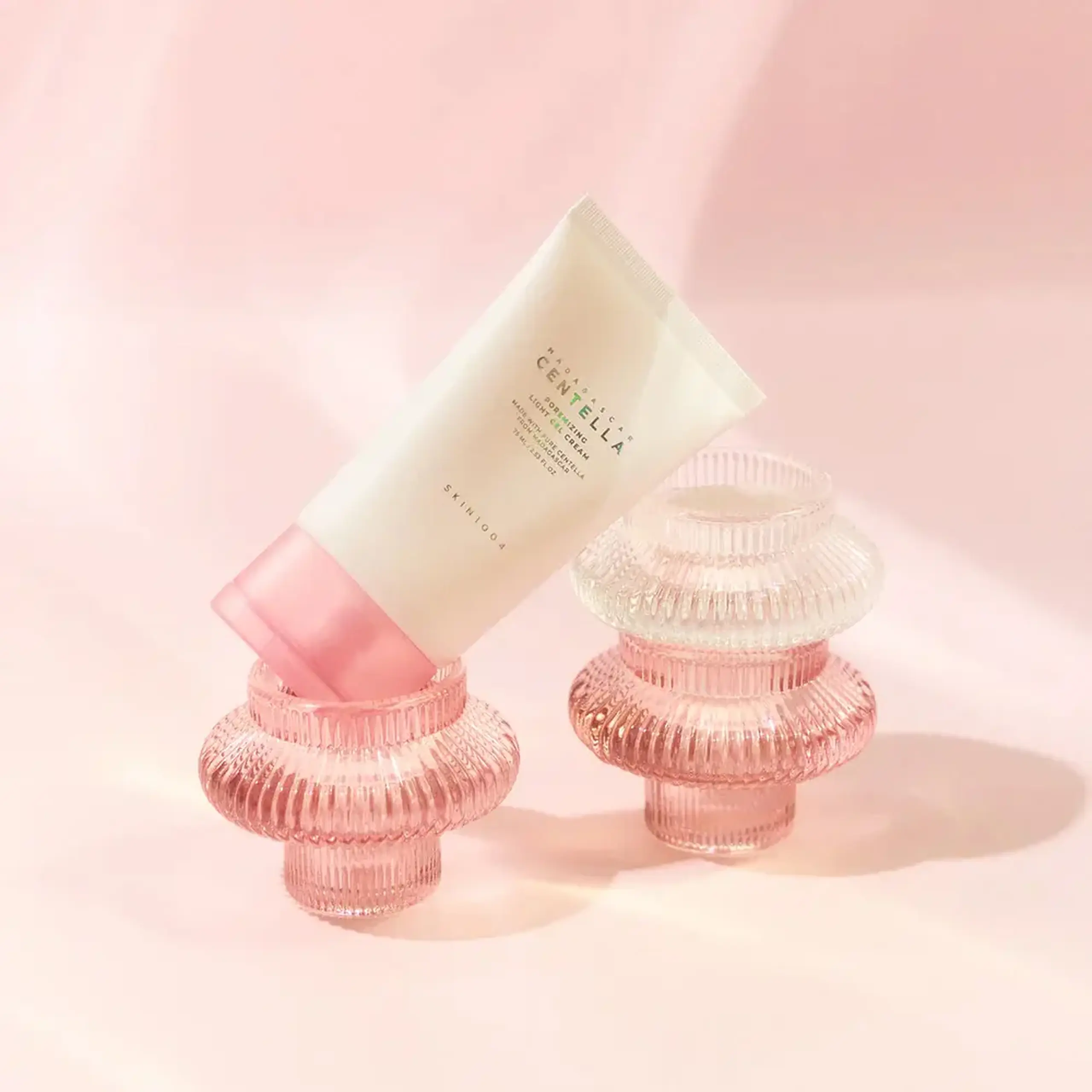Gel ușor pentru minimizarea porilor cu centella și sare roz Skin1004 Madagascar Centella Poremizing Light Gel Cream 75ml