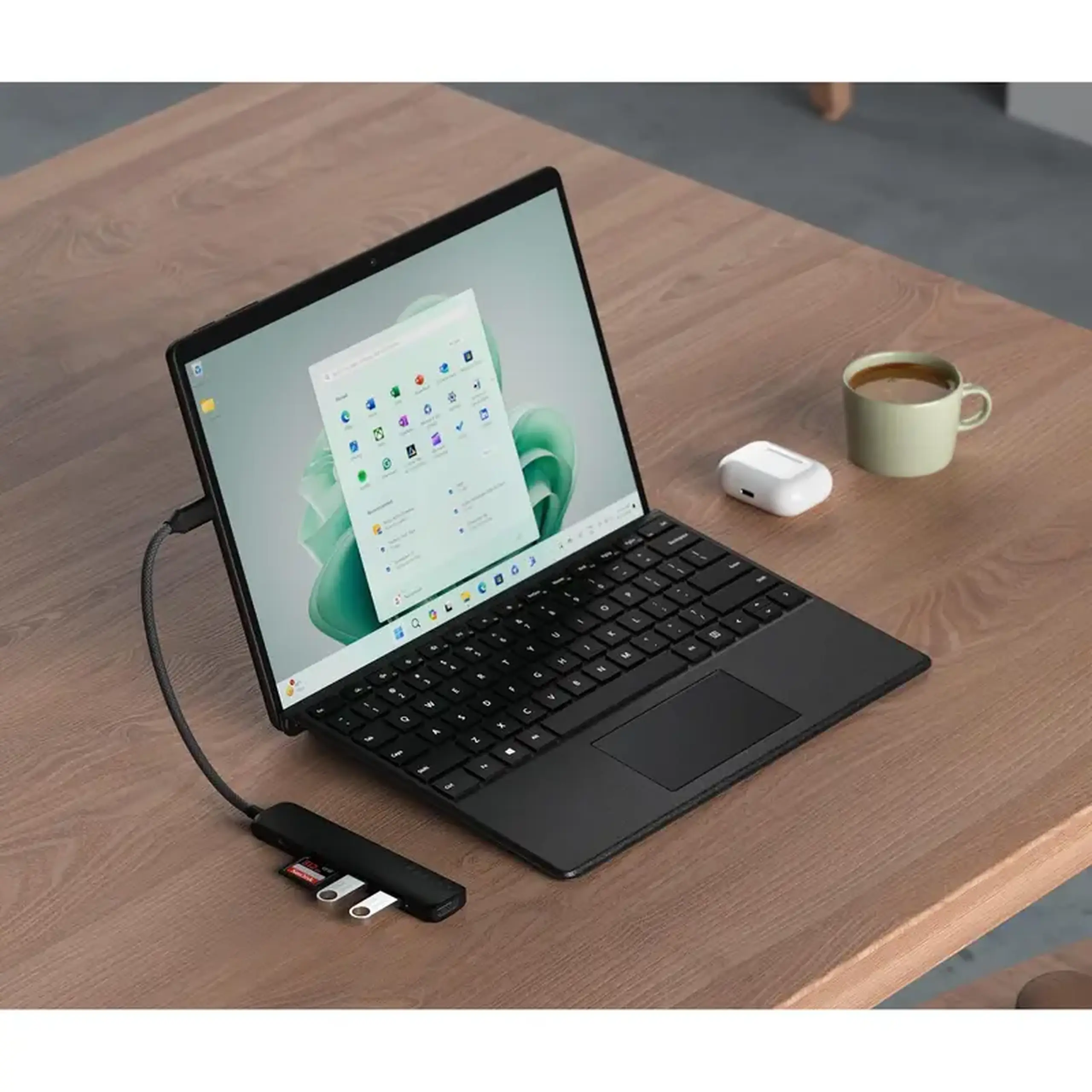 Stație Docking Satechi Slim multiport 6-in-1 USB-C, Negru