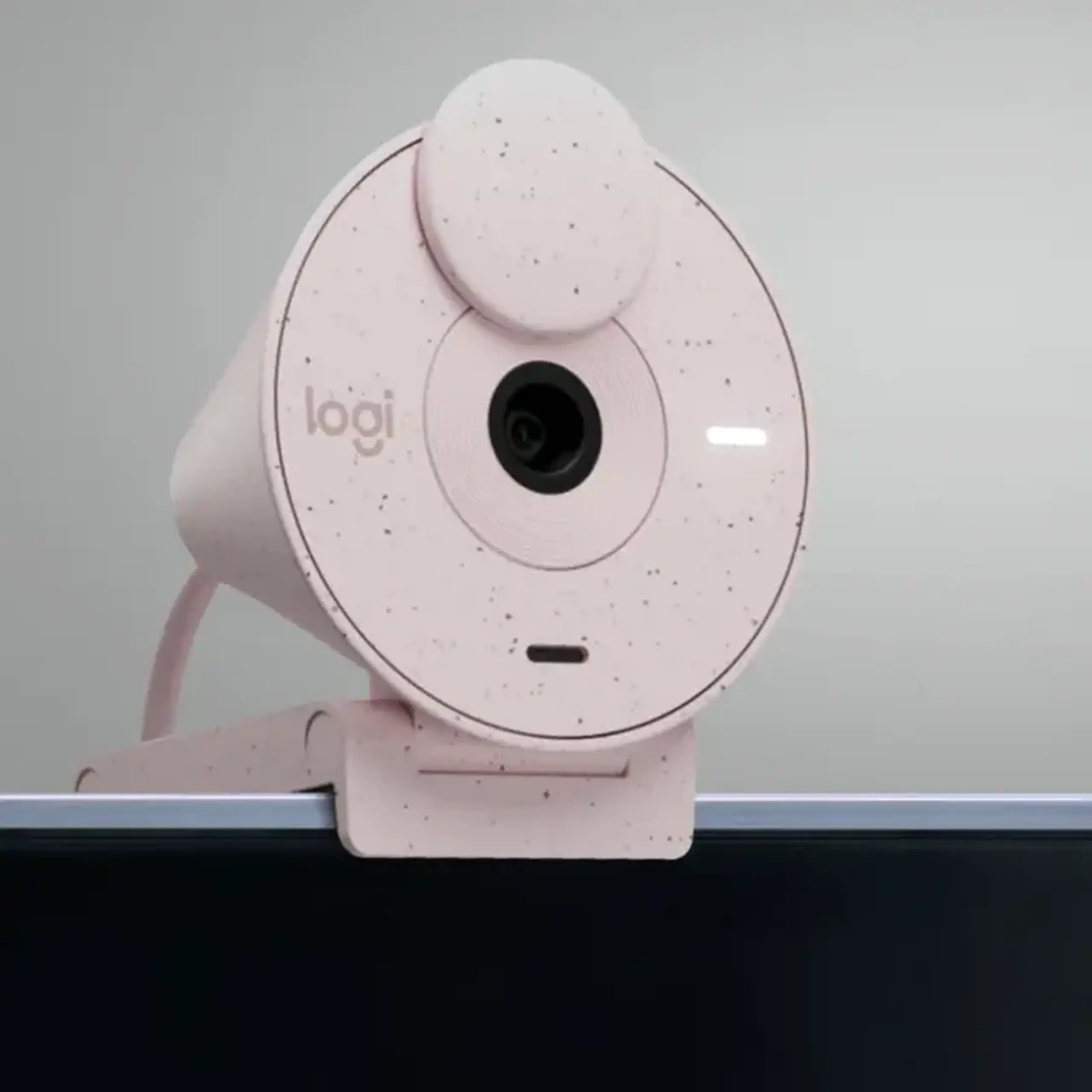 Camera Logitech BRIO 300, 1080p/30fps, FoV 70°, 2MP, Fixed Focus, Shutter, 1.5m, Type C, Rose