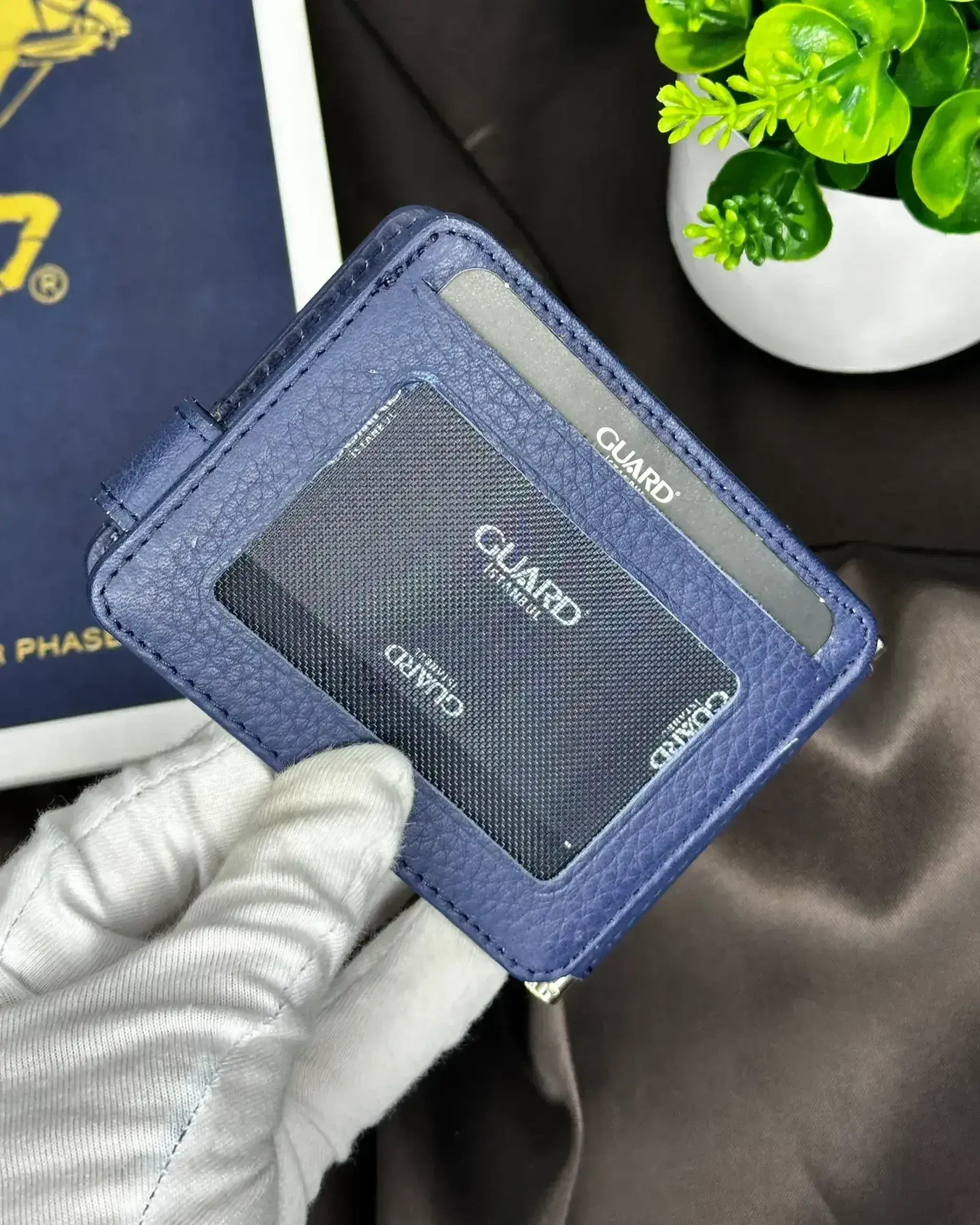 Cardholder Guard 5175