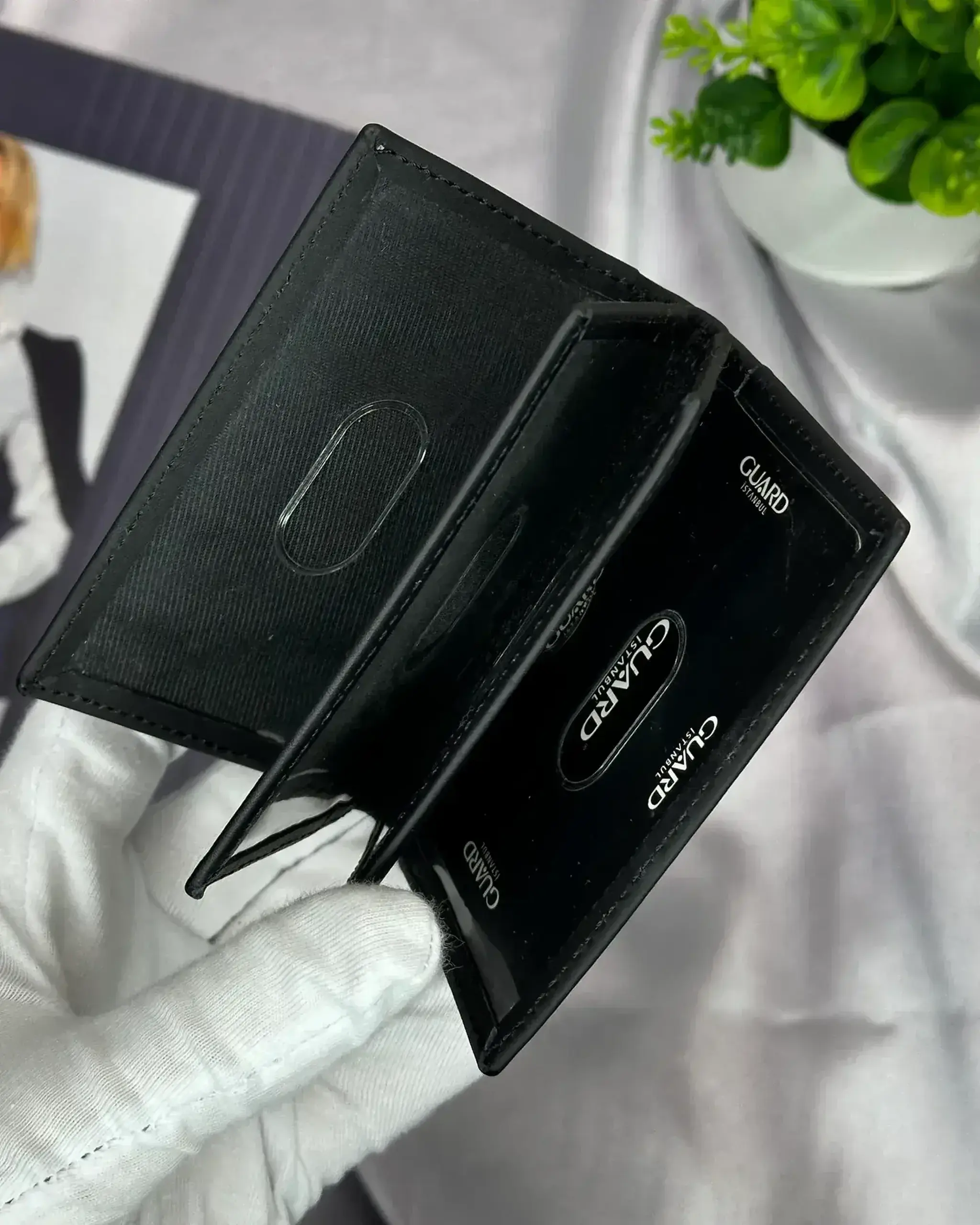 Cardholder Guard 1169N