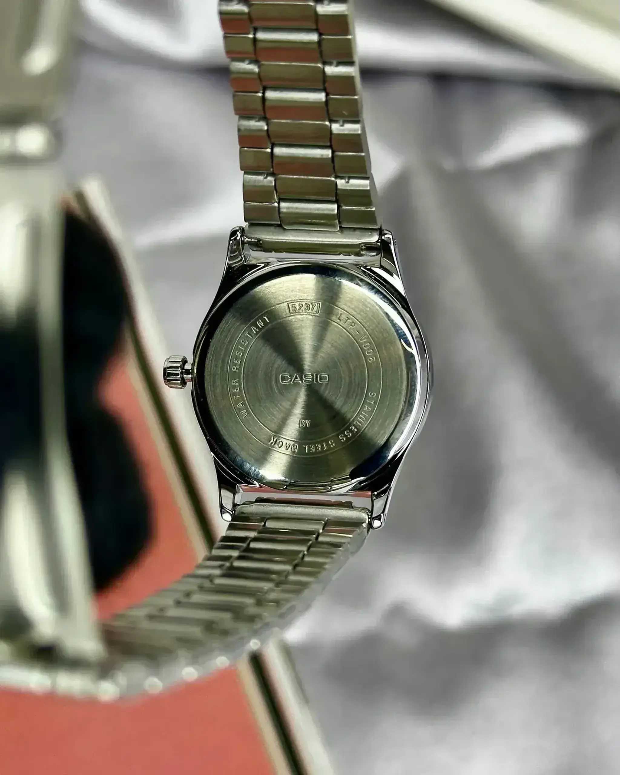 Casio LTP-V005D-2BUDF - Roz 30.4 × 25 × 9.2 mm