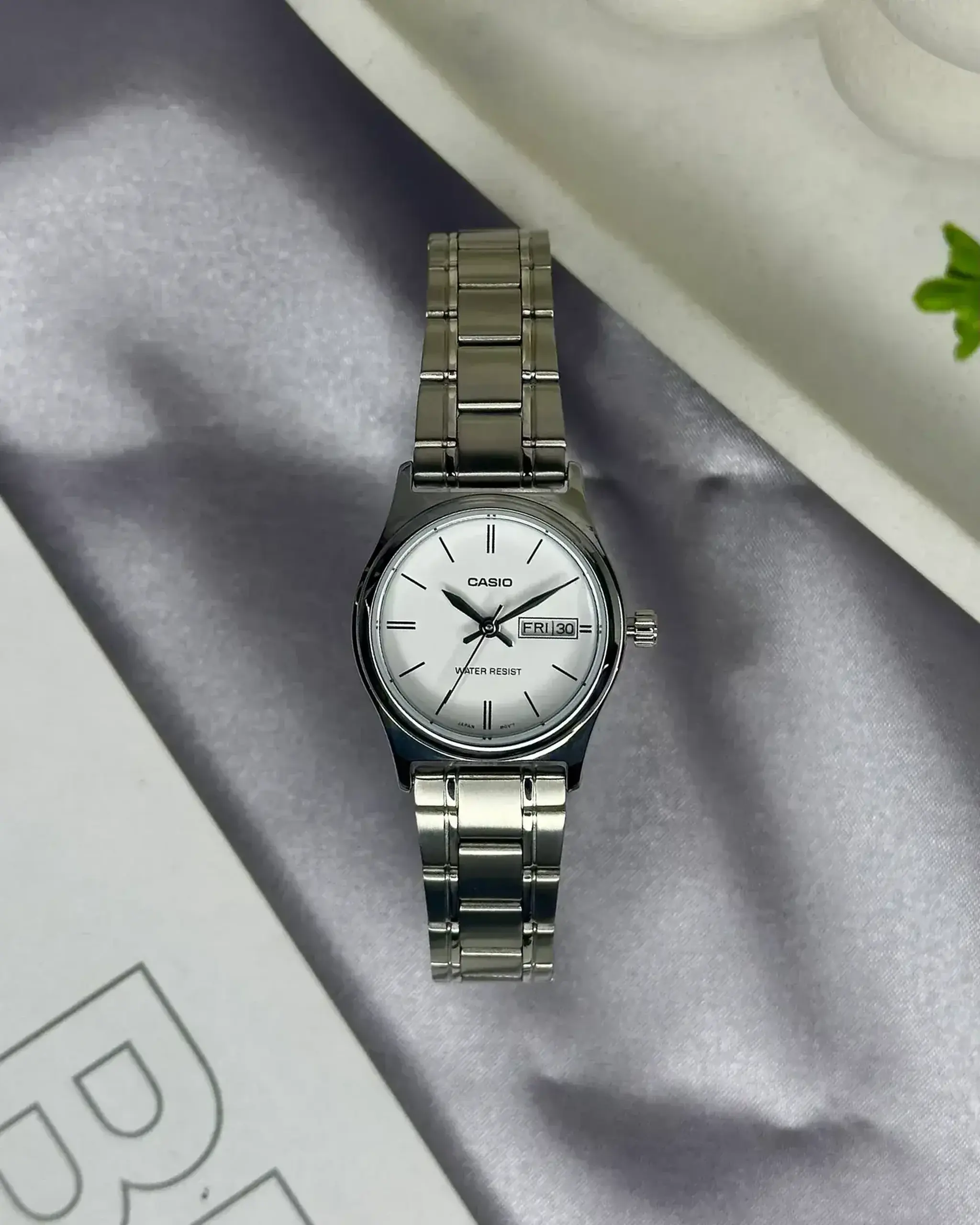 Casio LTP-V005D-2BUDF - Alb 30.4 × 25 × 9.2 mm
