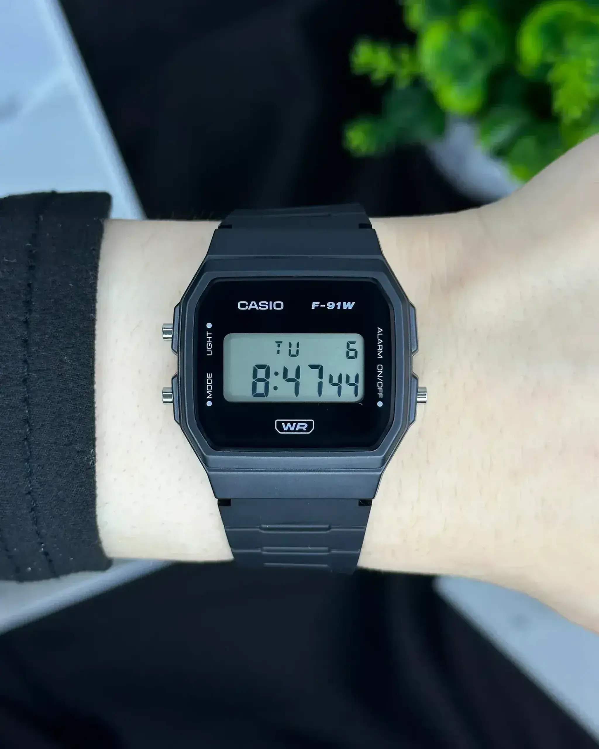 Casio F-91WB-8ADF - Culoare cadran Negru