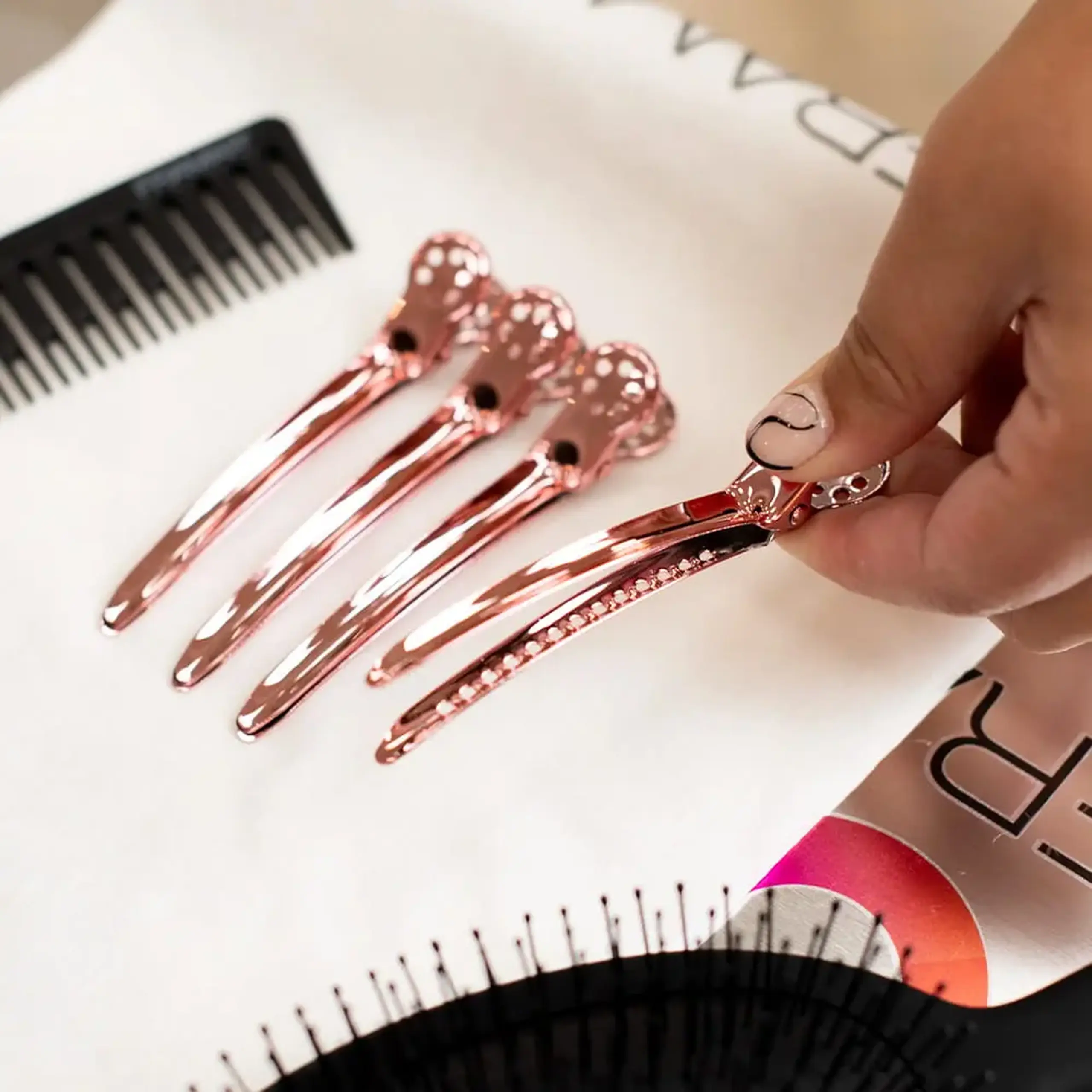 Сlipsuri profesionale pentrufixarea părului Framar Tight Tension Clips – Rose Gold 4pcs