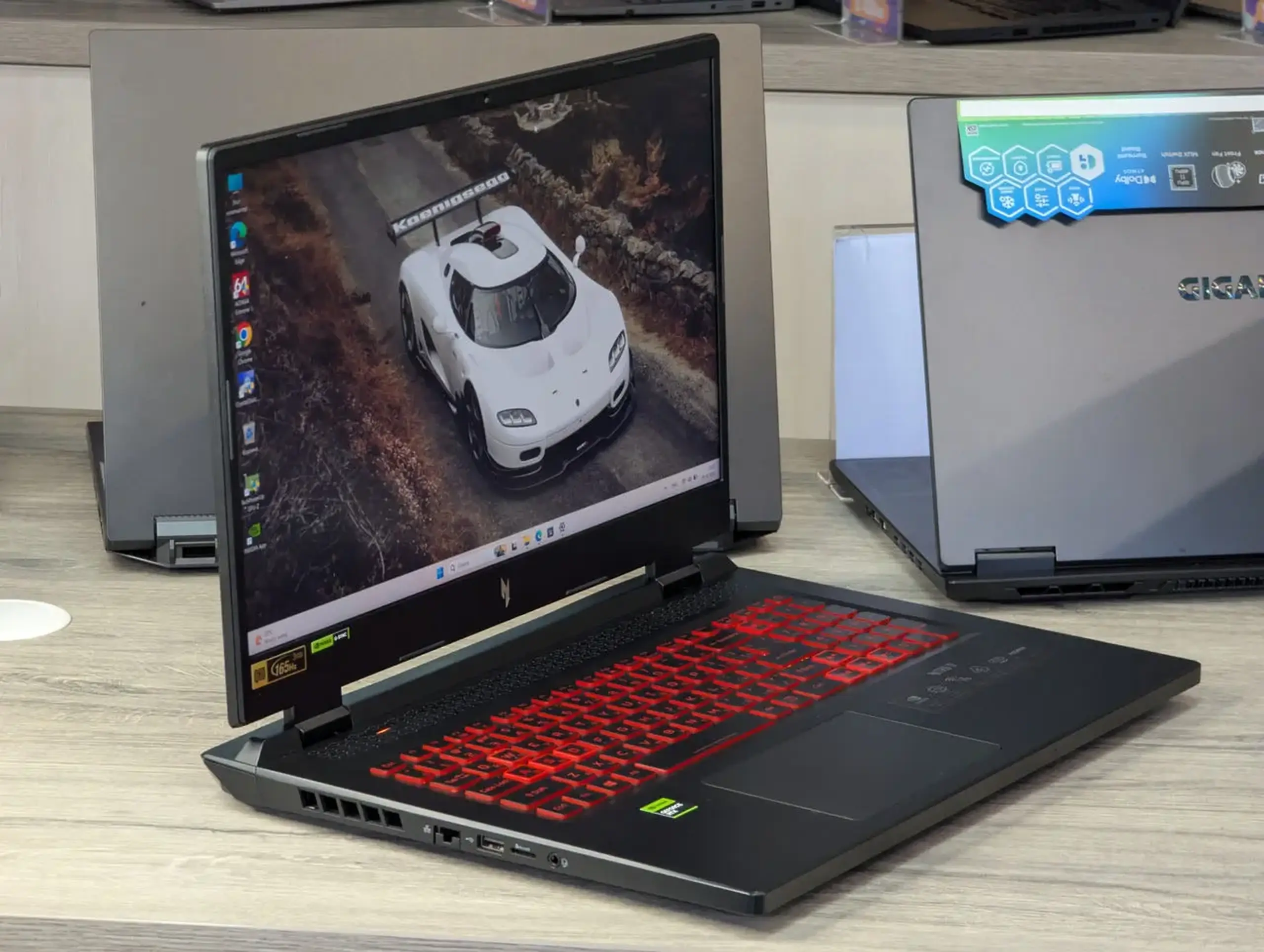 Acer Nitro 17 AN17-42 | Ryzen 7 8745HS | 32GB Ram | 1TB | RTX 4070 8GB | 17.3"