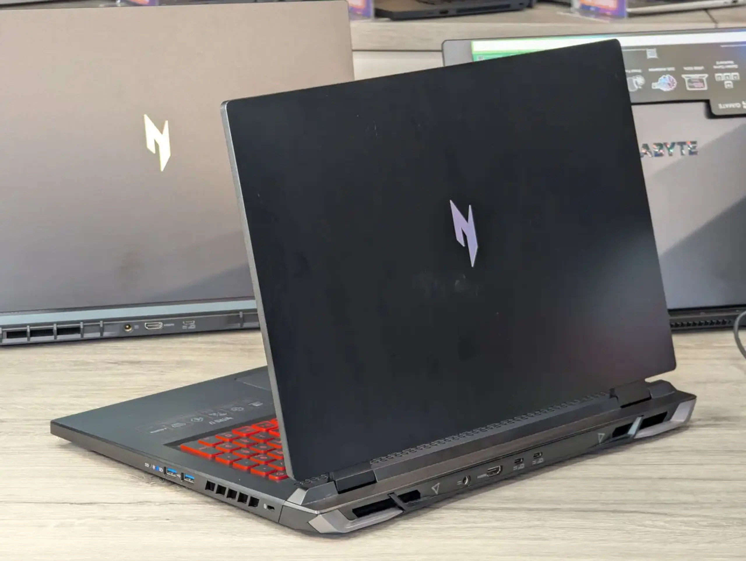 Acer Nitro 17 AN17-42 | Ryzen 7 8745HS | 32GB Ram | 1TB | RTX 4070 8GB | 17.3"