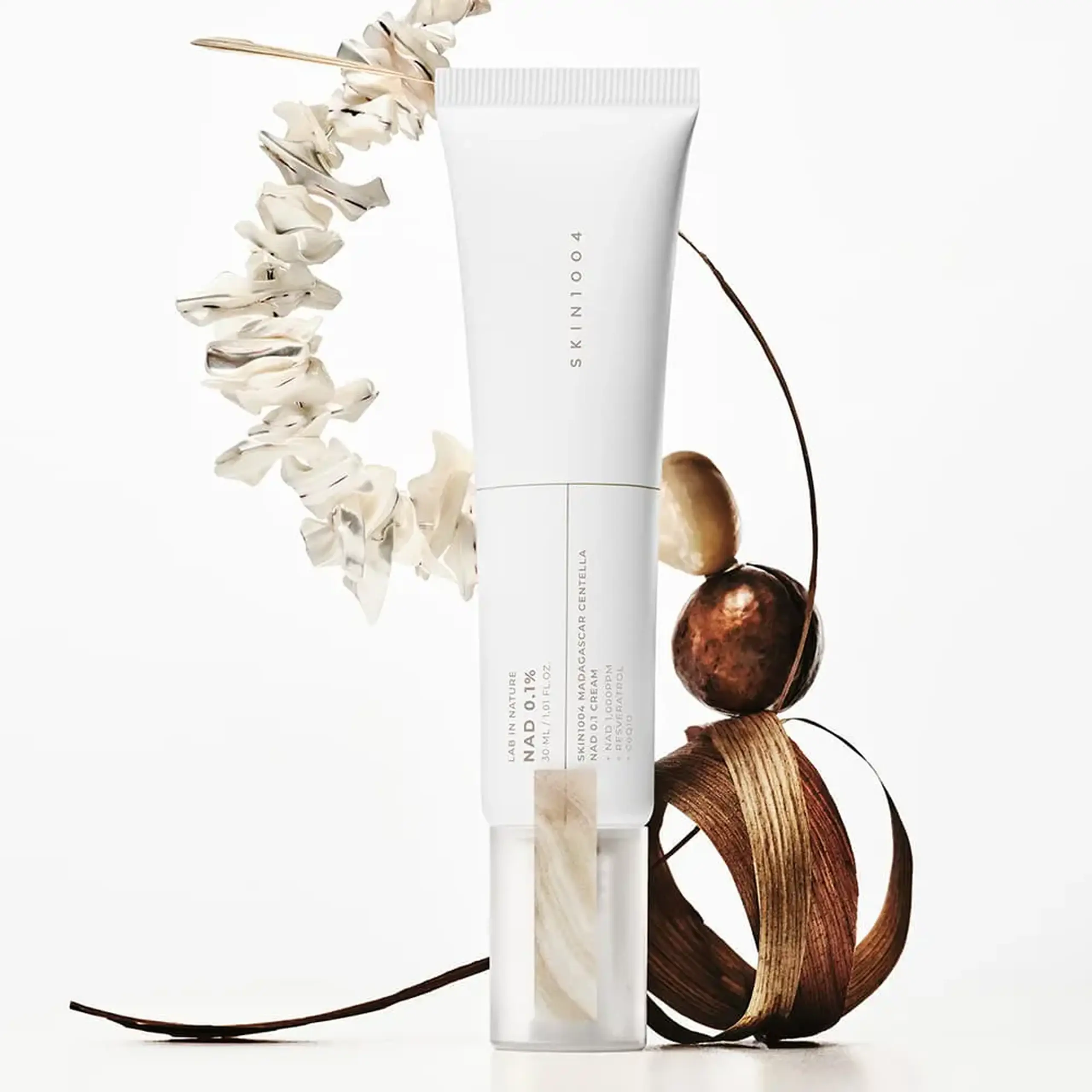 Cremă anti-age cu 0,1% NAD pentru fermitate și regenerare SKIN1004 Madagascar Centella NAD 0.1 Cream 30 ml