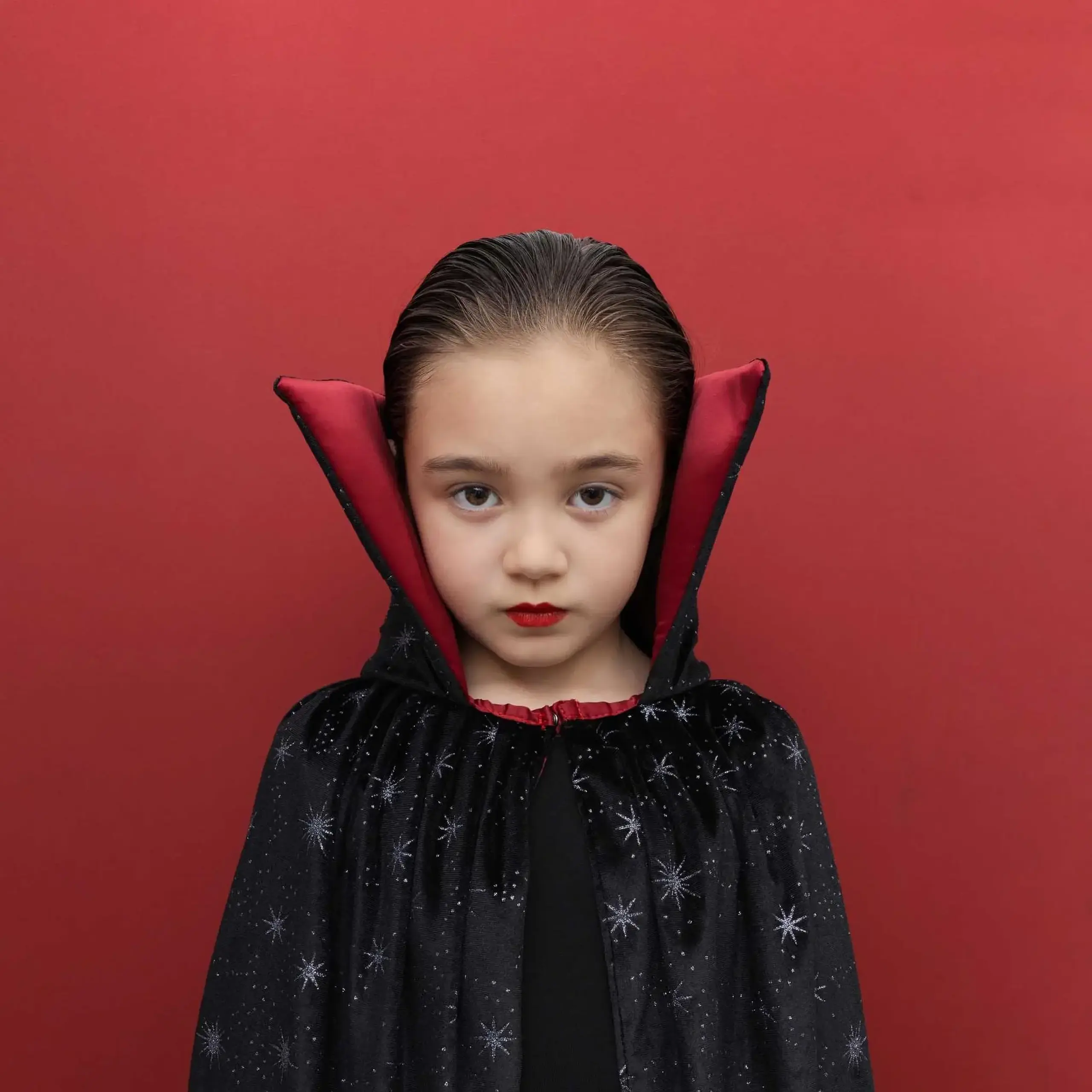 Pelerină de vampir din catifea neagră — Mimi & Lula
